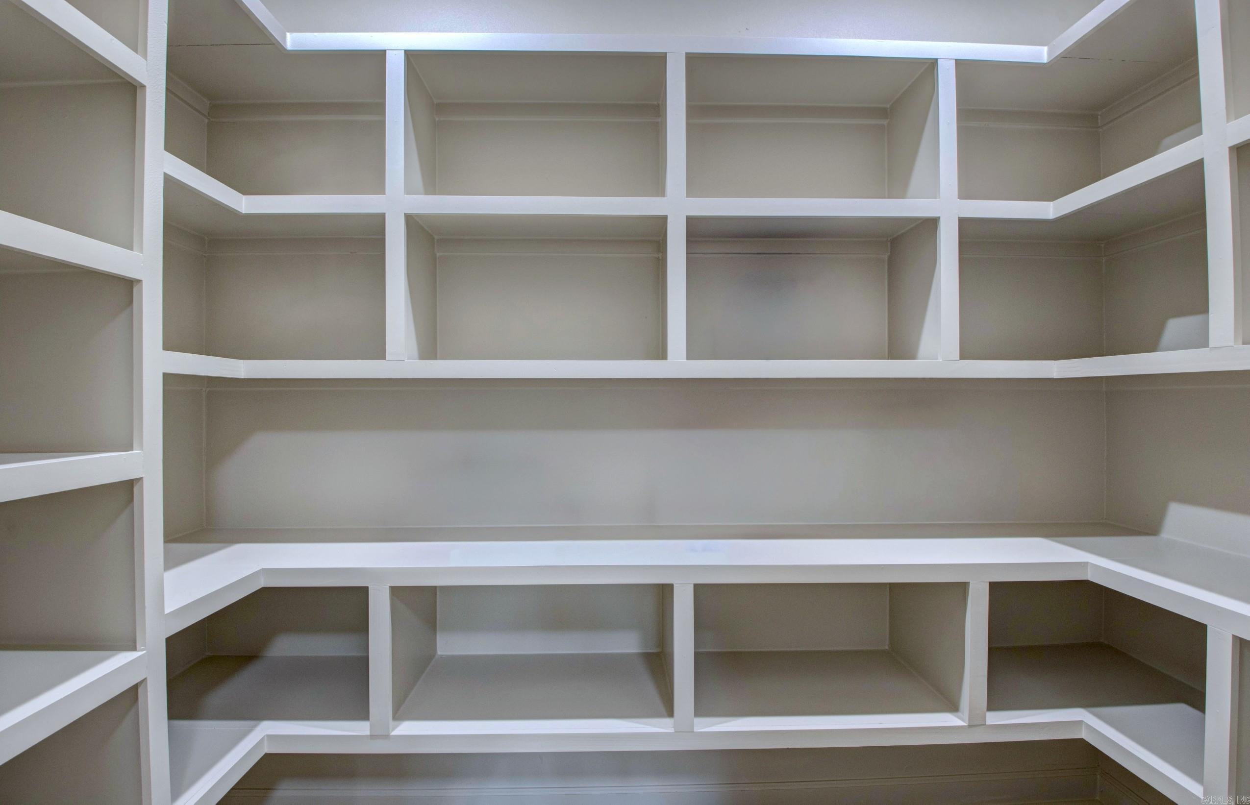 COUNTRY CLUB OF ARK THE - Residential