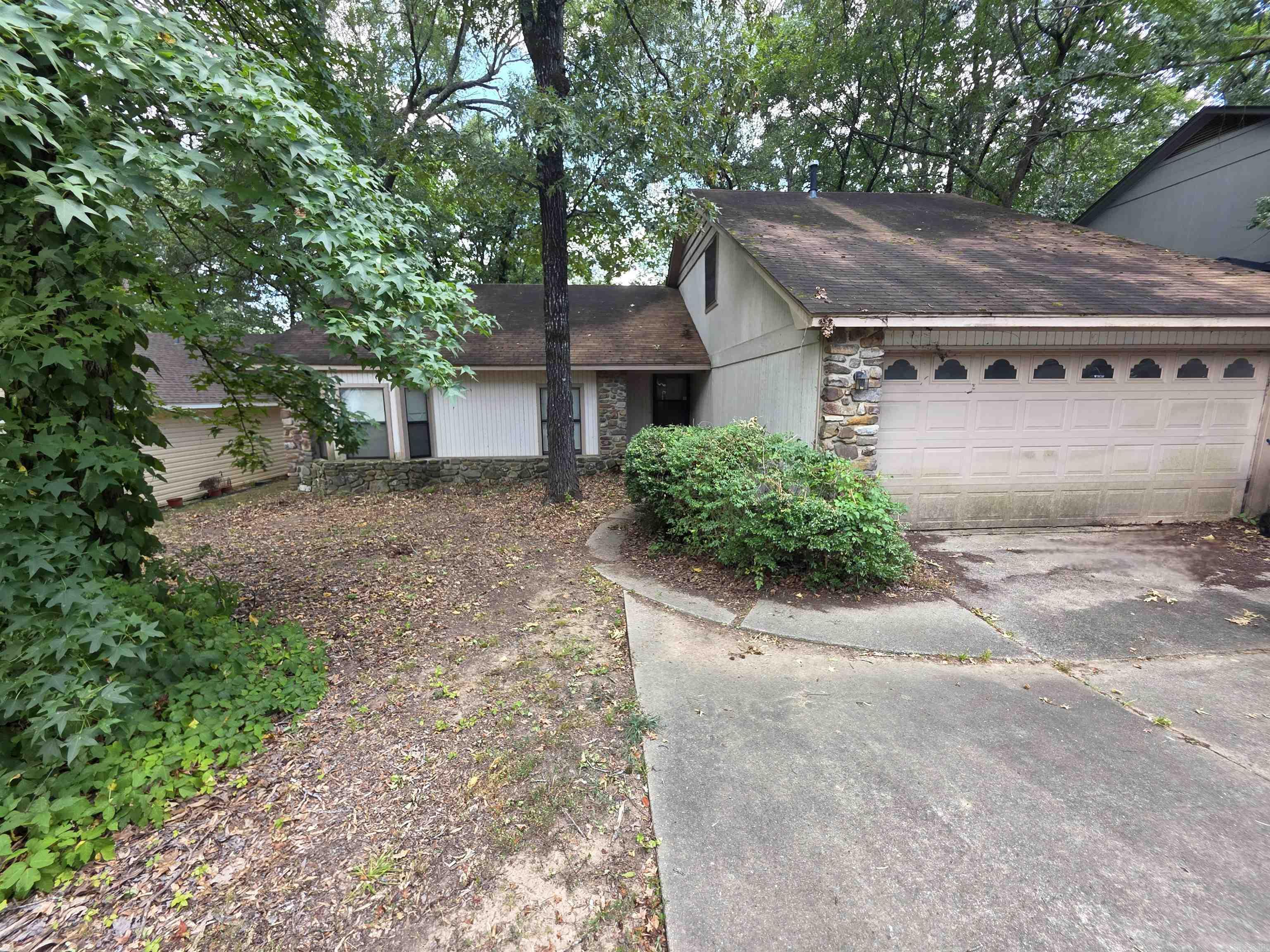 Check out this four-bedroom 2-bathroom house ready for you to call it home. Located on quiet street. Has a fenced in yard. Large living room, and master bathroom. Easy access to Maumelle Blvd and I40! tenant occupied, 24-hour notice for showing.