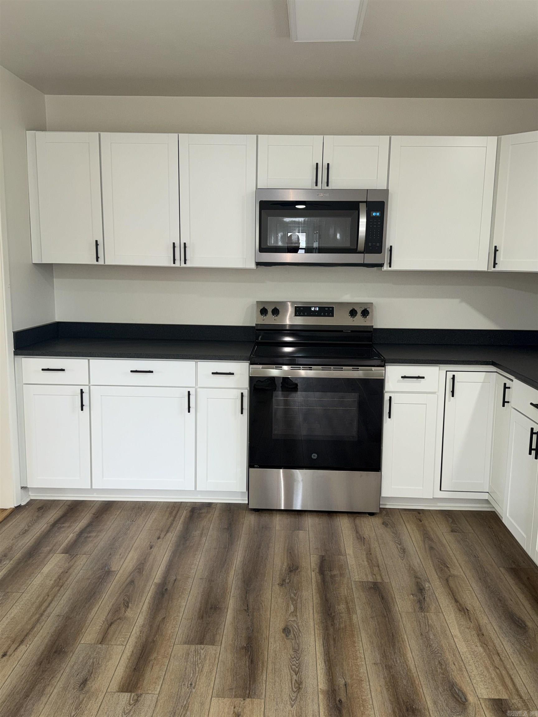 ROLLING HILLS - Residential