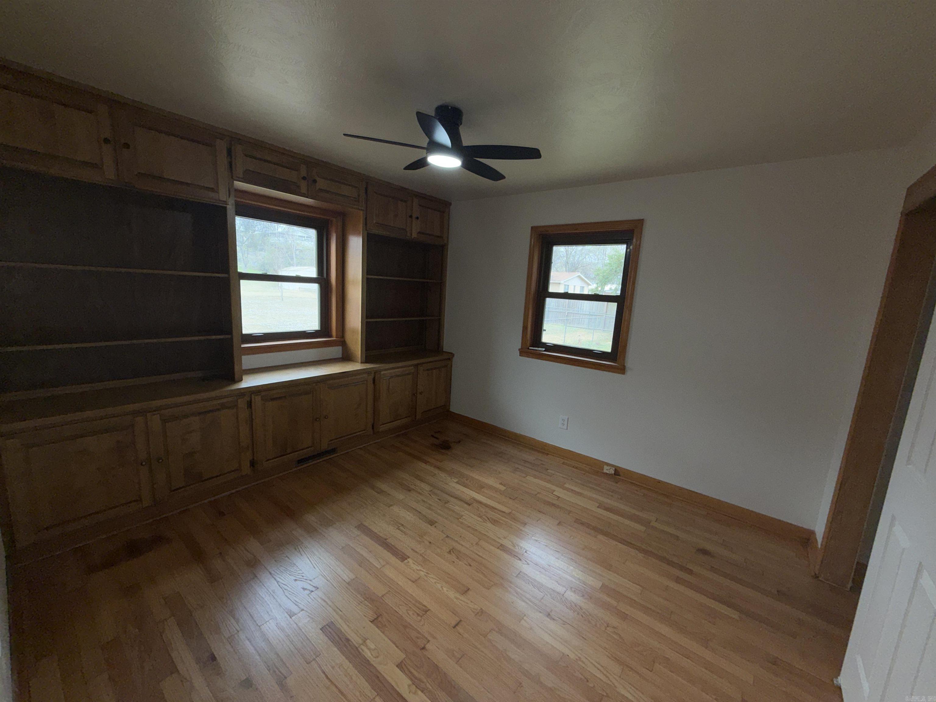 ROLLING HILLS - Residential