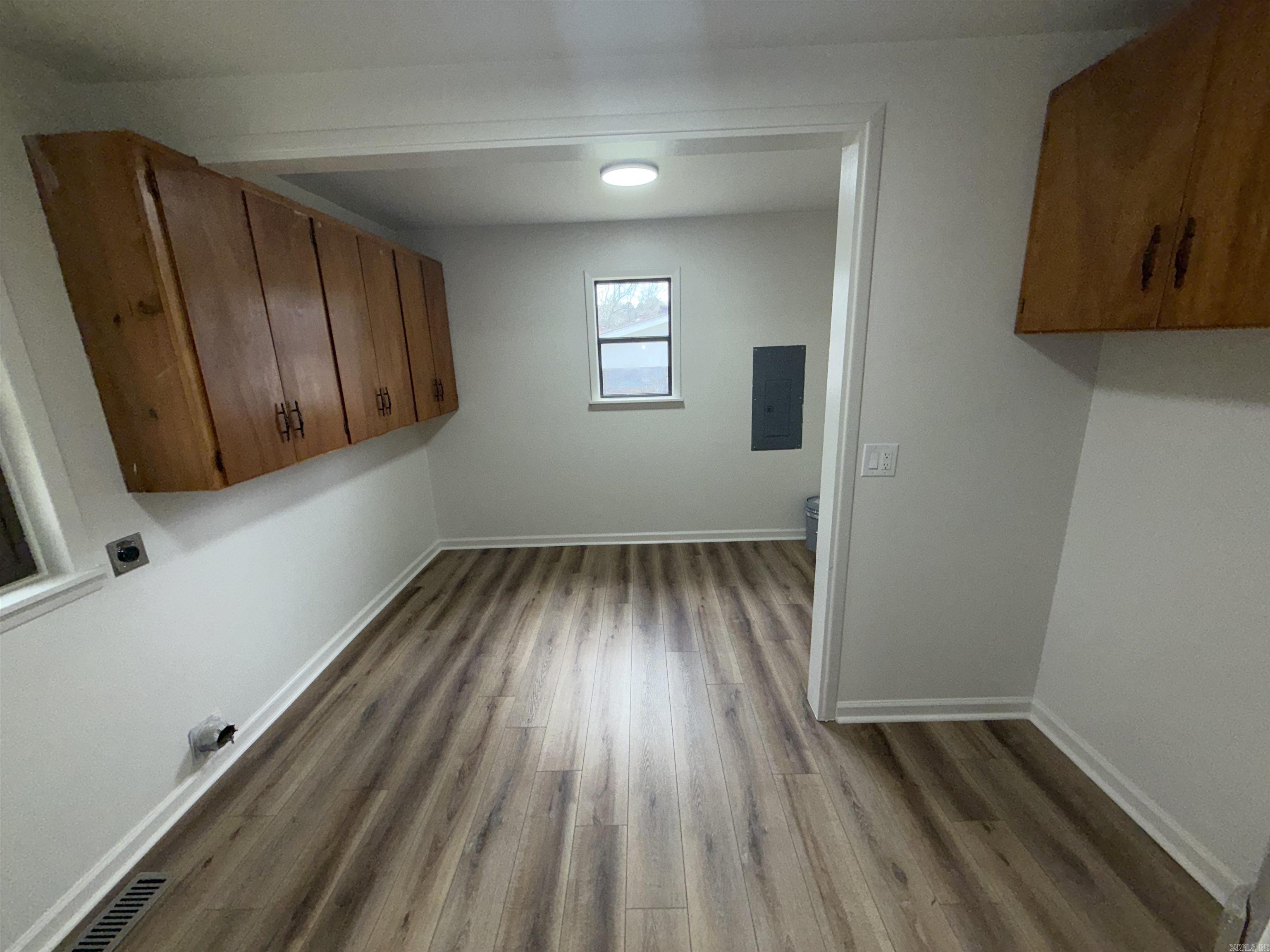 ROLLING HILLS - Residential