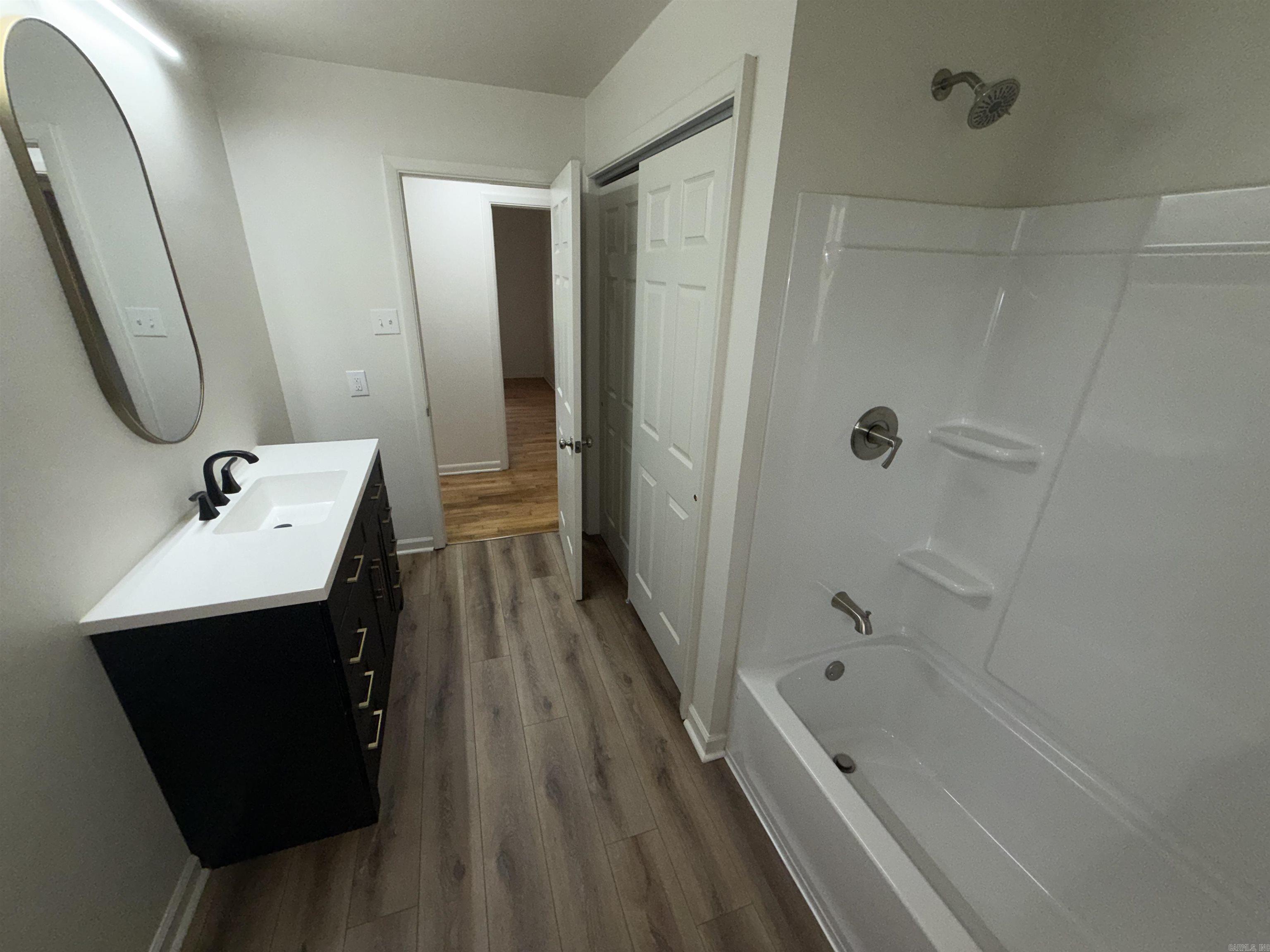 ROLLING HILLS - Residential