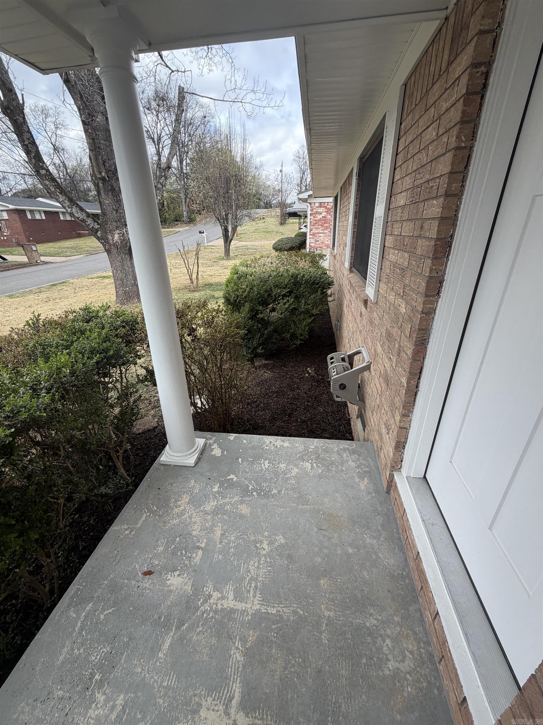 ROLLING HILLS - Residential