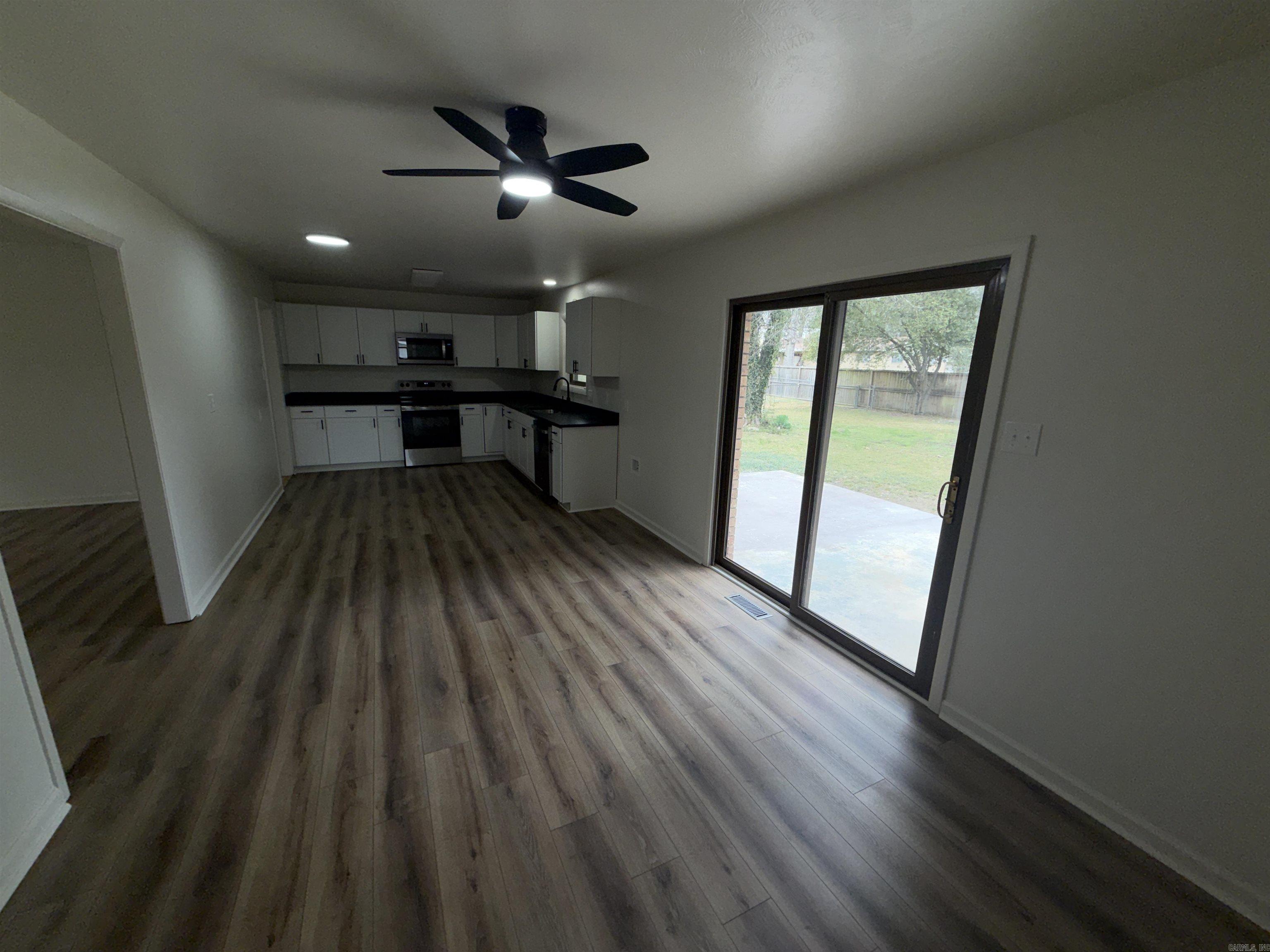 ROLLING HILLS - Residential