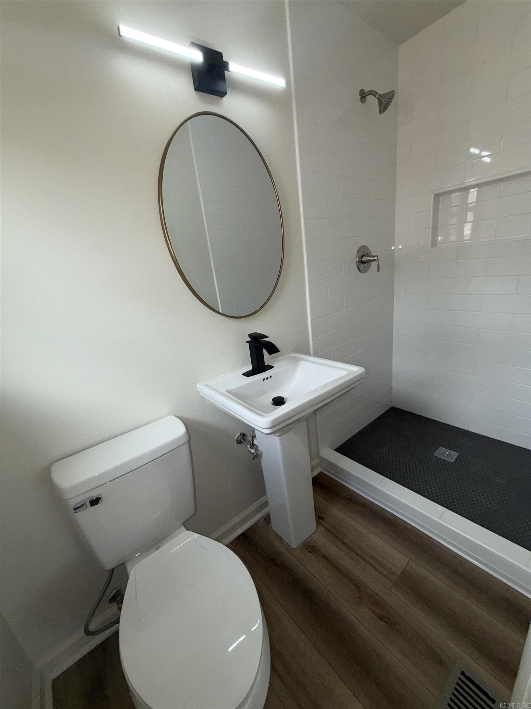 ROLLING HILLS - Residential