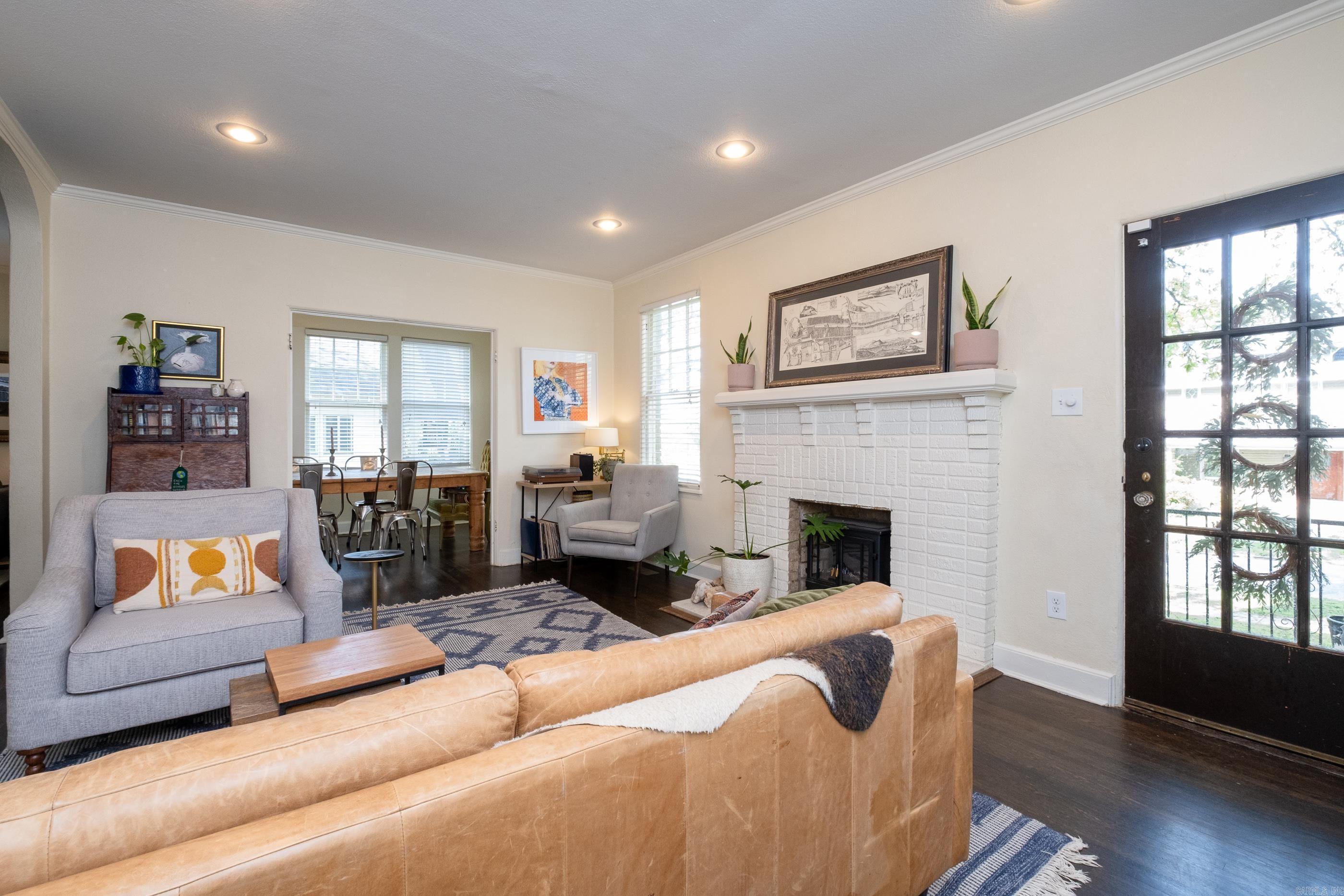 AUTEN & MOSS - Residential