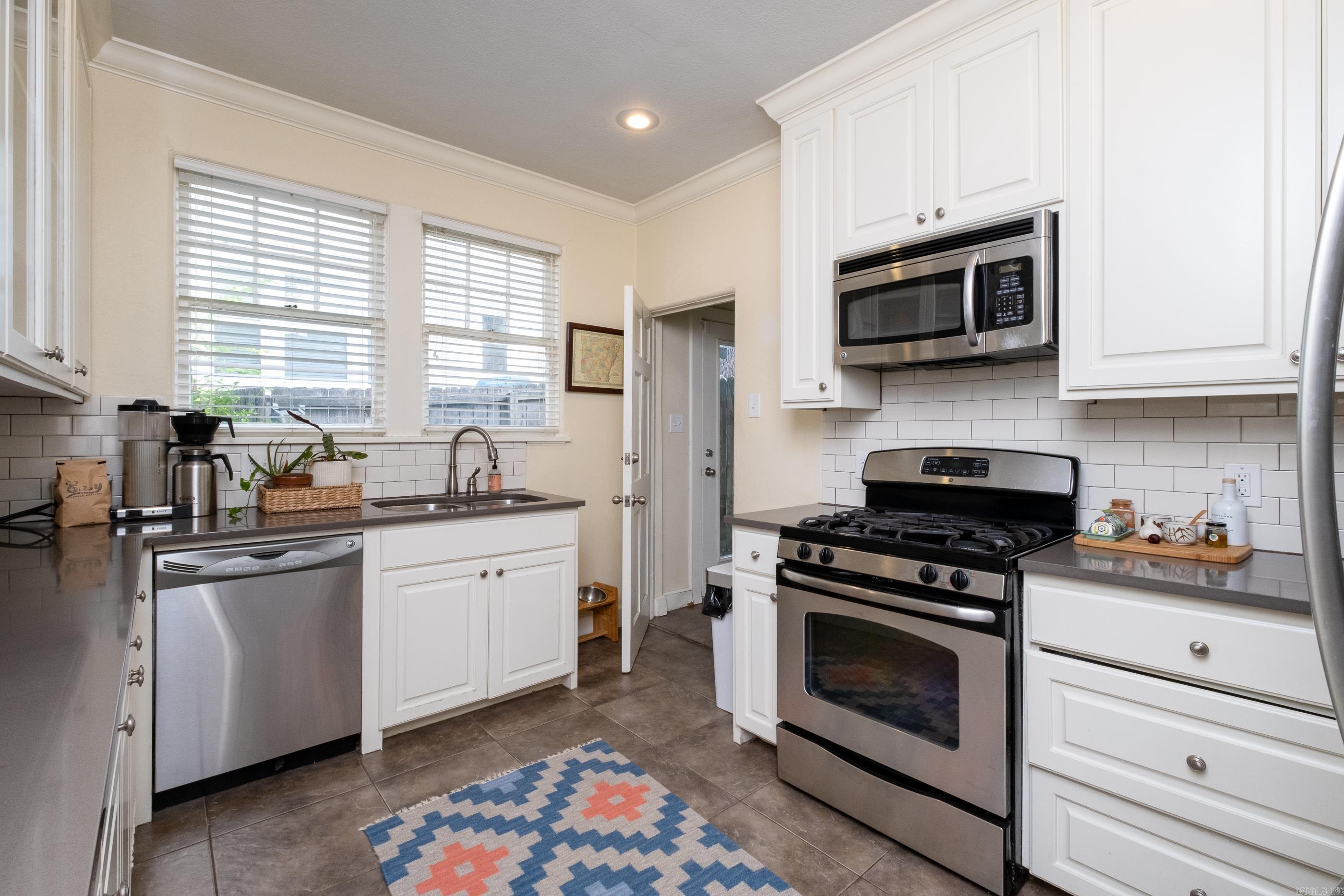 AUTEN & MOSS - Residential