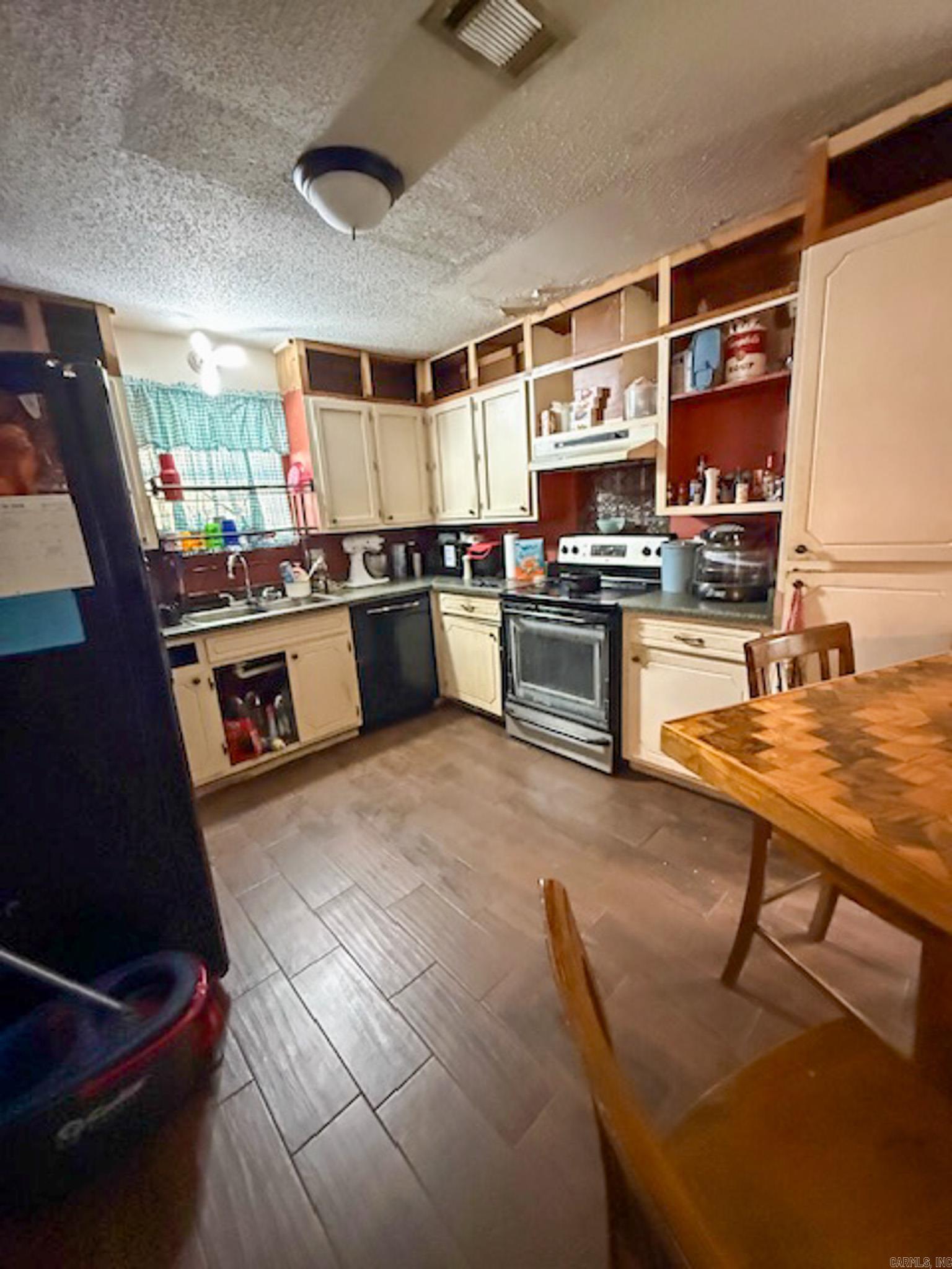 NORTHRIDGE SUBD - Residential