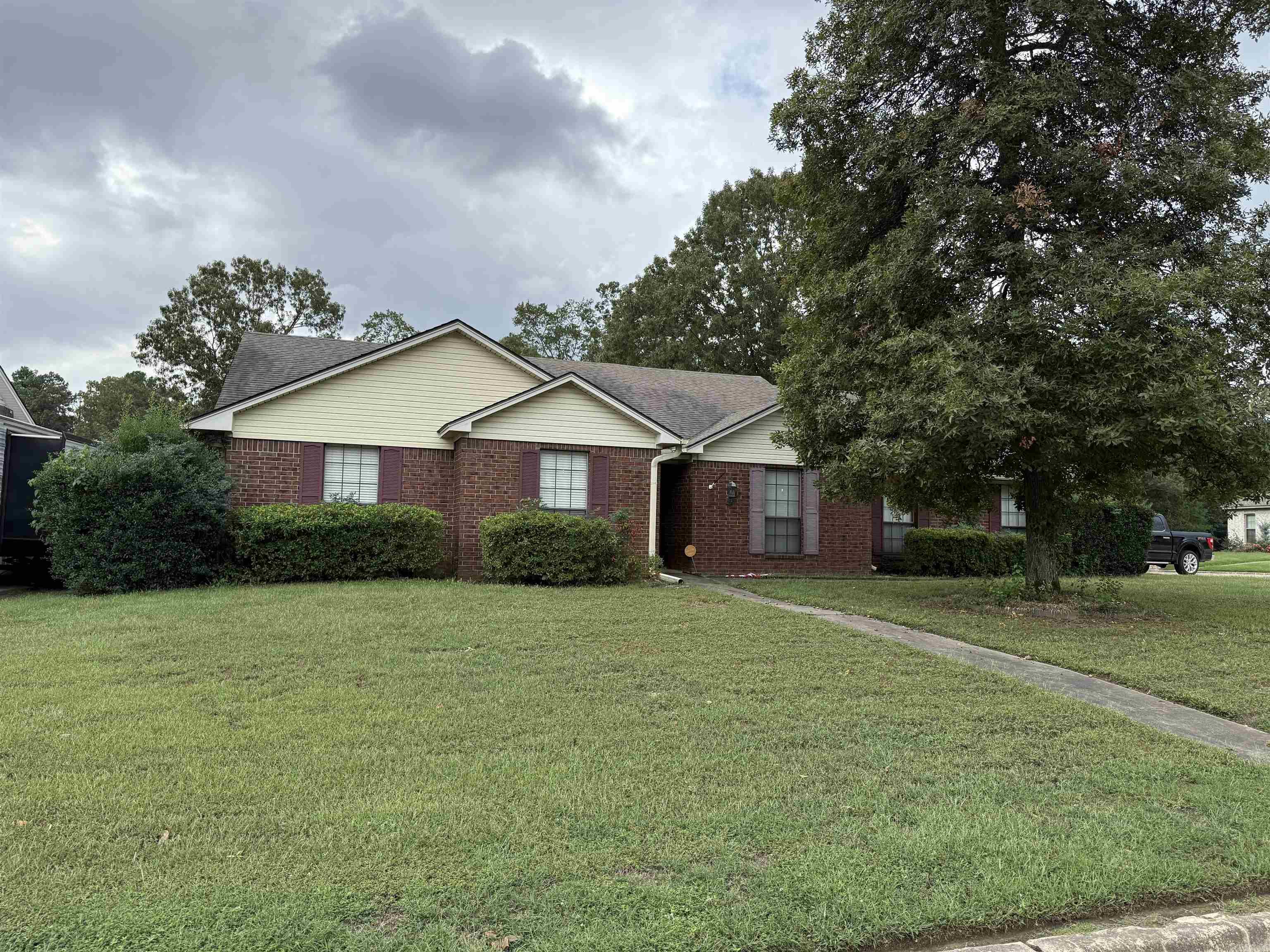2282 sq ft. 4/2 on corner lot. Split floor plan. Fenced in Back yard.