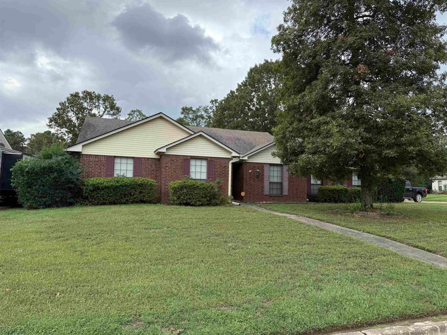 2282 sq ft. 4/2 on corner lot. Split floor plan. Fenced in Back yard.