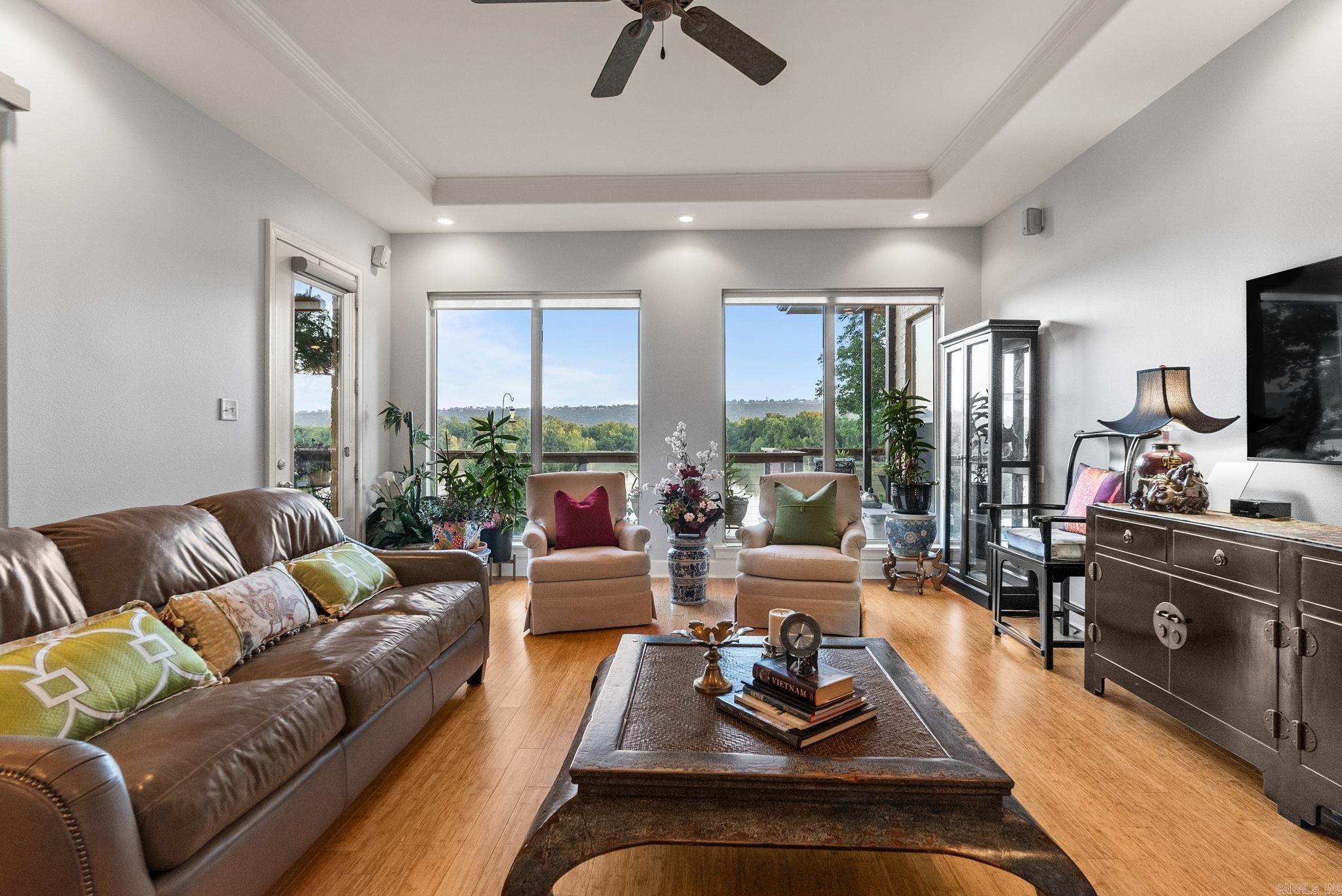 PALISADES HEIGHTS - Residential