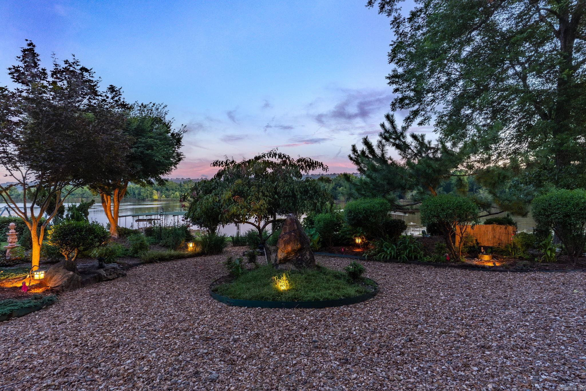 PALISADES HEIGHTS - Residential