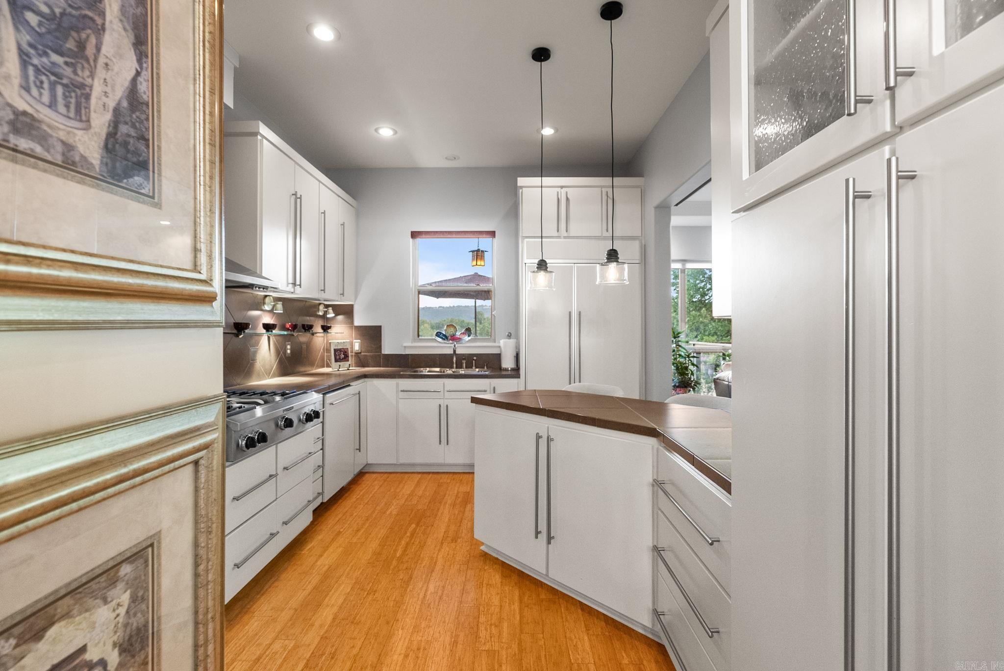 PALISADES HEIGHTS - Residential