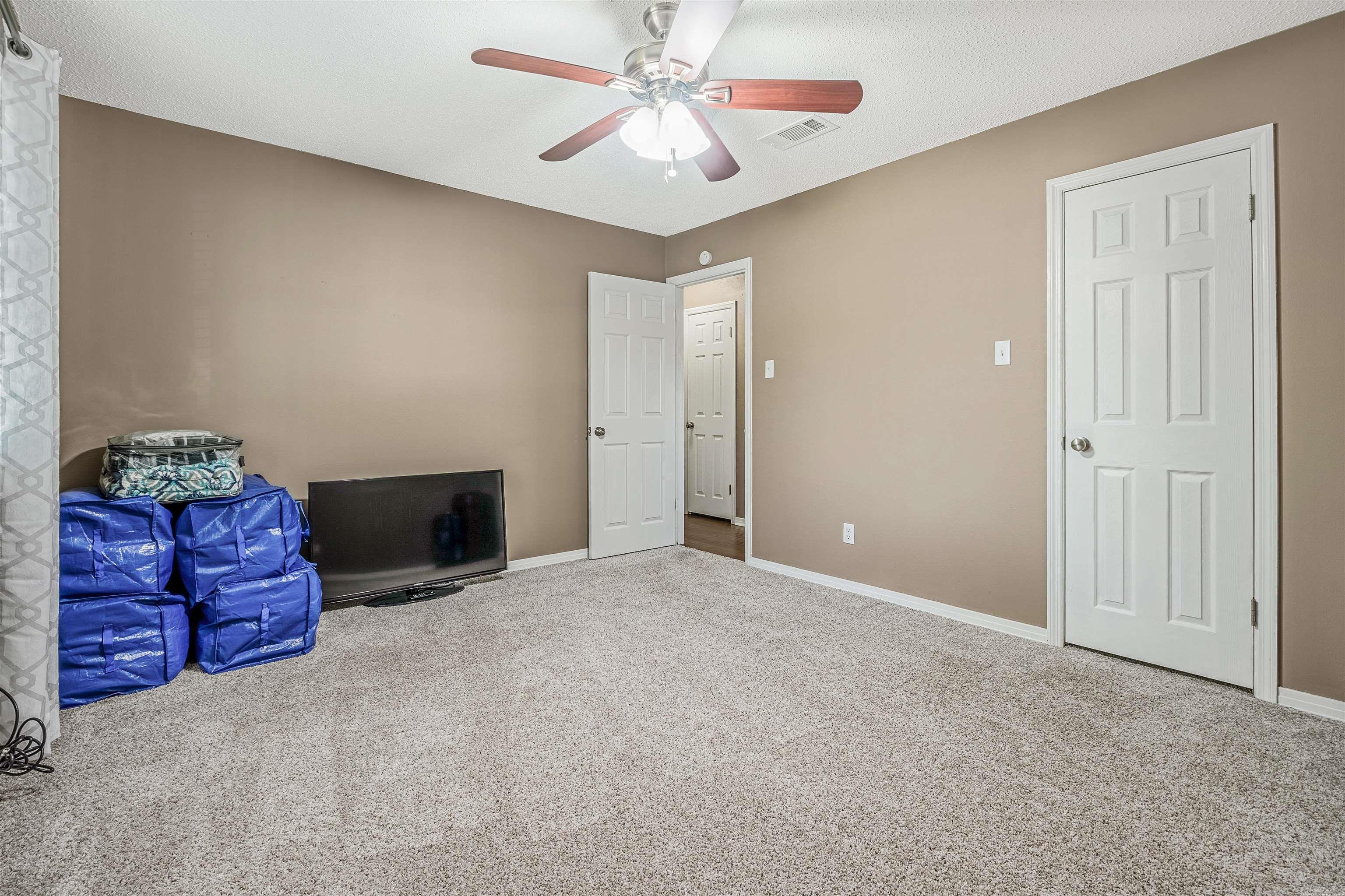 EAST MEADOW - Residential