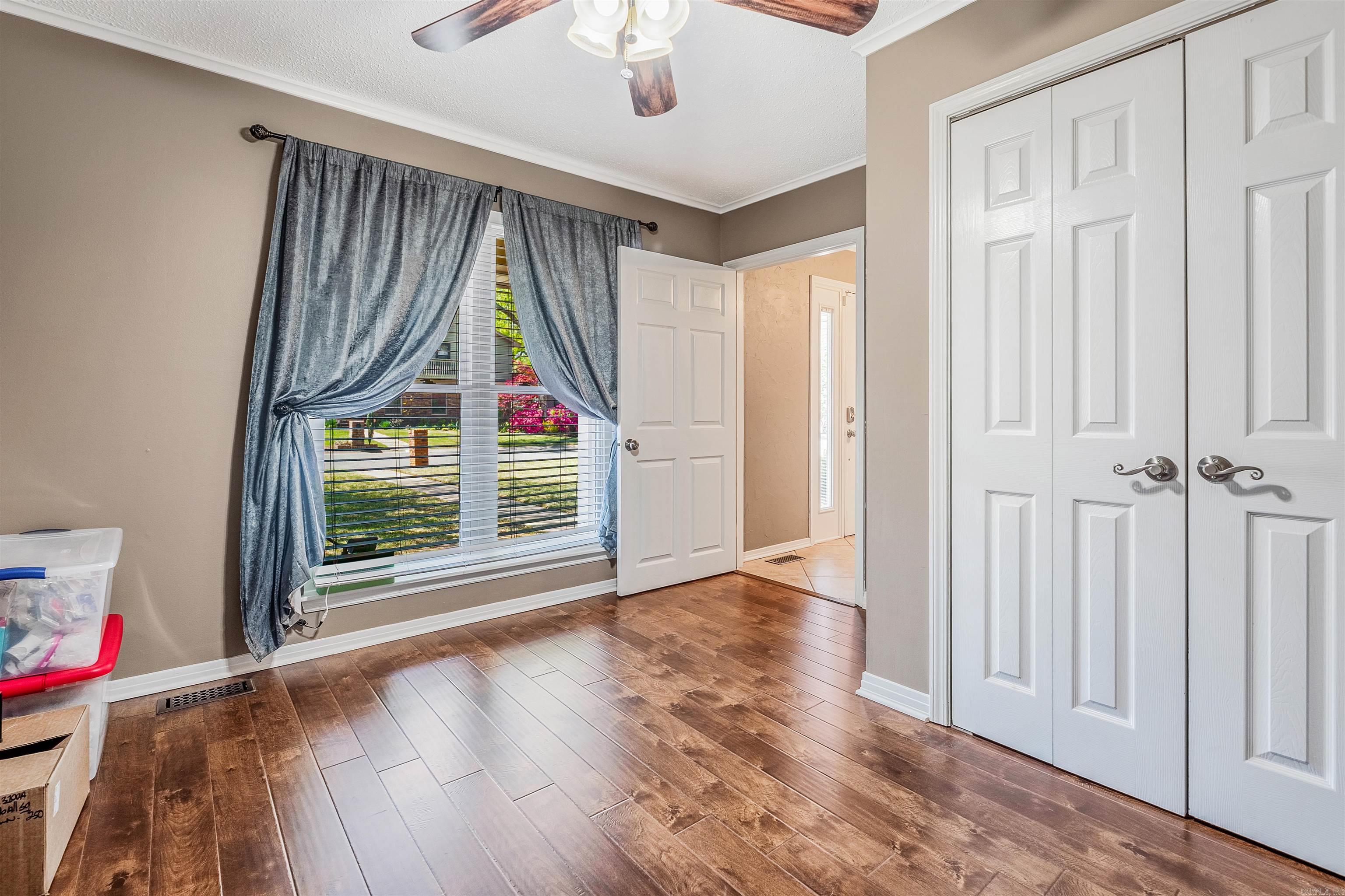 EAST MEADOW - Residential