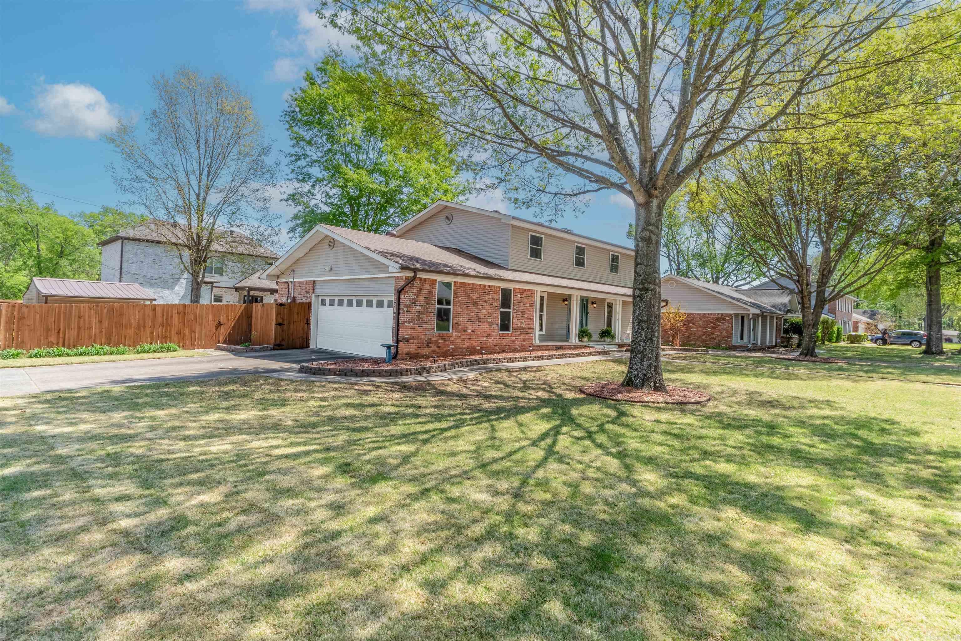 EAST MEADOW - Residential