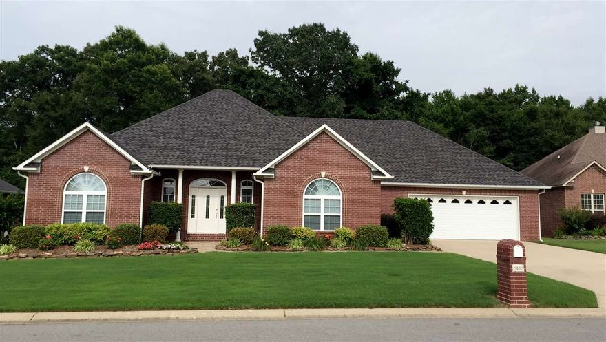 Beautiful 3bd/2.5bth custom built home in a quiet cul-de-sac with split, open floor plan. Large kitchen with granite counters, custom cabinets and walk-in pantry. Master suite is has 2 large walk-in closets. Jacuzzi tub and double-shower.  Large office or formal dining room space. New, high-end HVAC system, Bosch tankless hot water heater, sprinkler system, large garage, and separate laundry room.  ***AGENTS see REMARKS and DOCUMENTS****