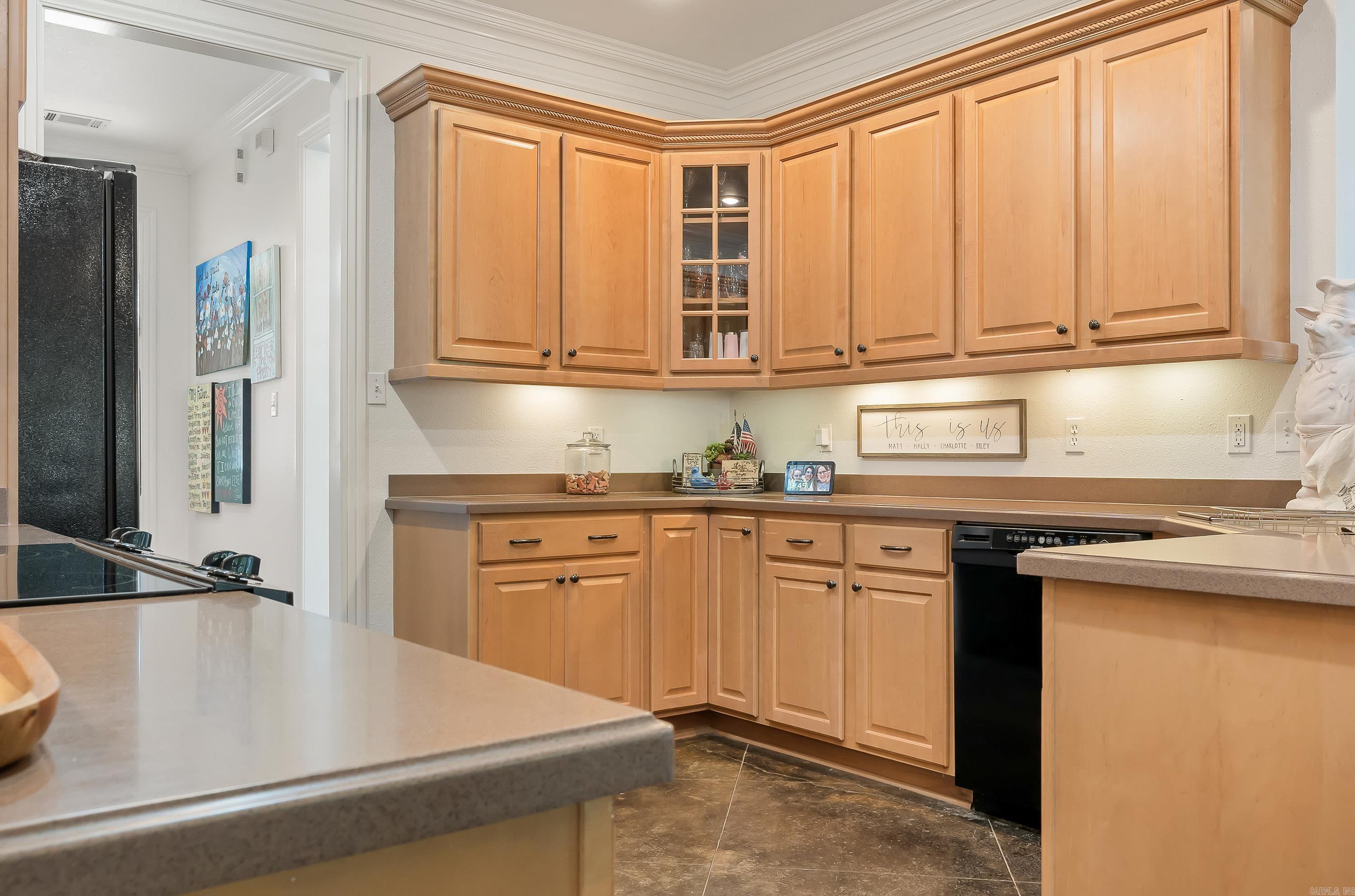 JAMESTOWN MANOR - Residential