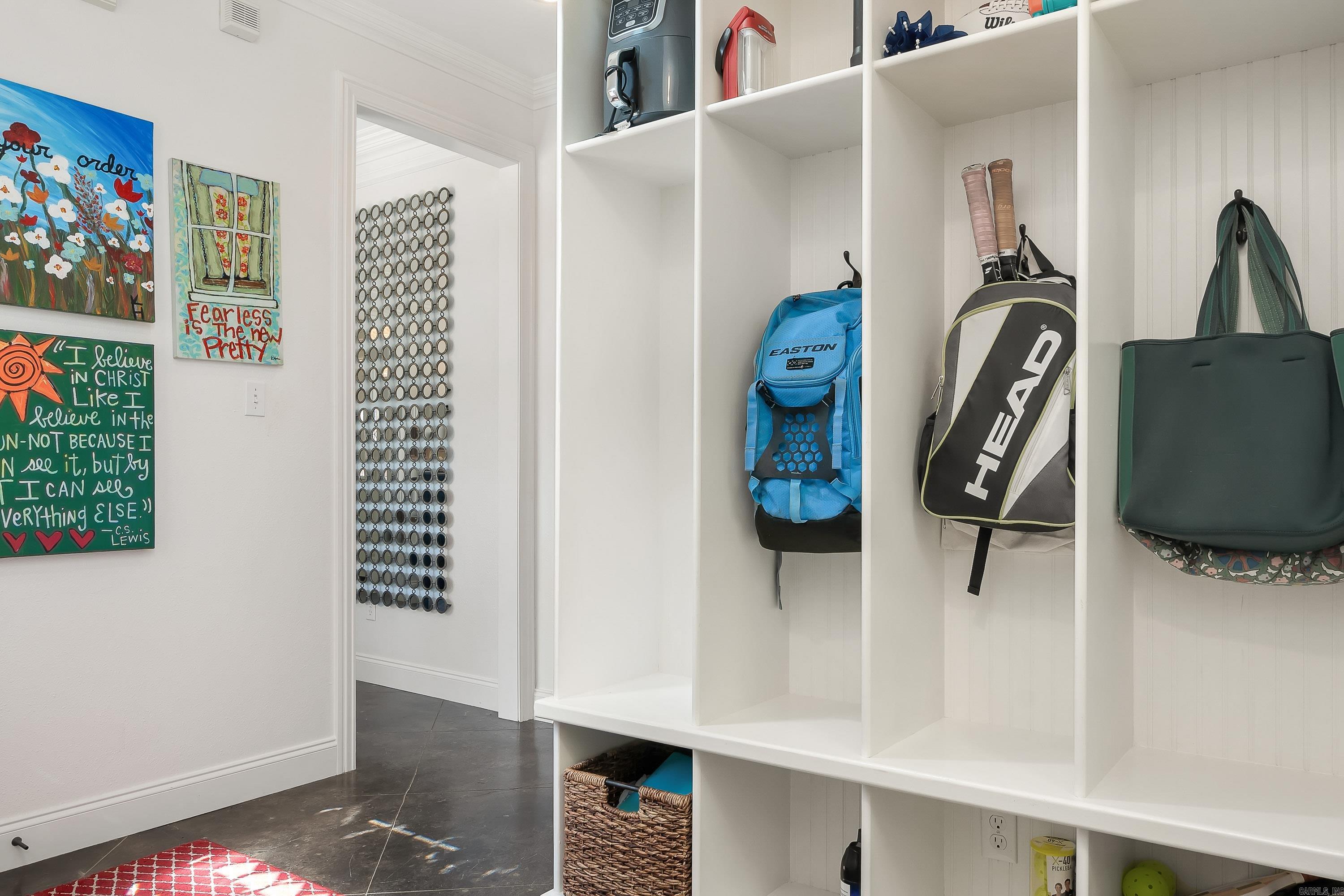 JAMESTOWN MANOR - Residential