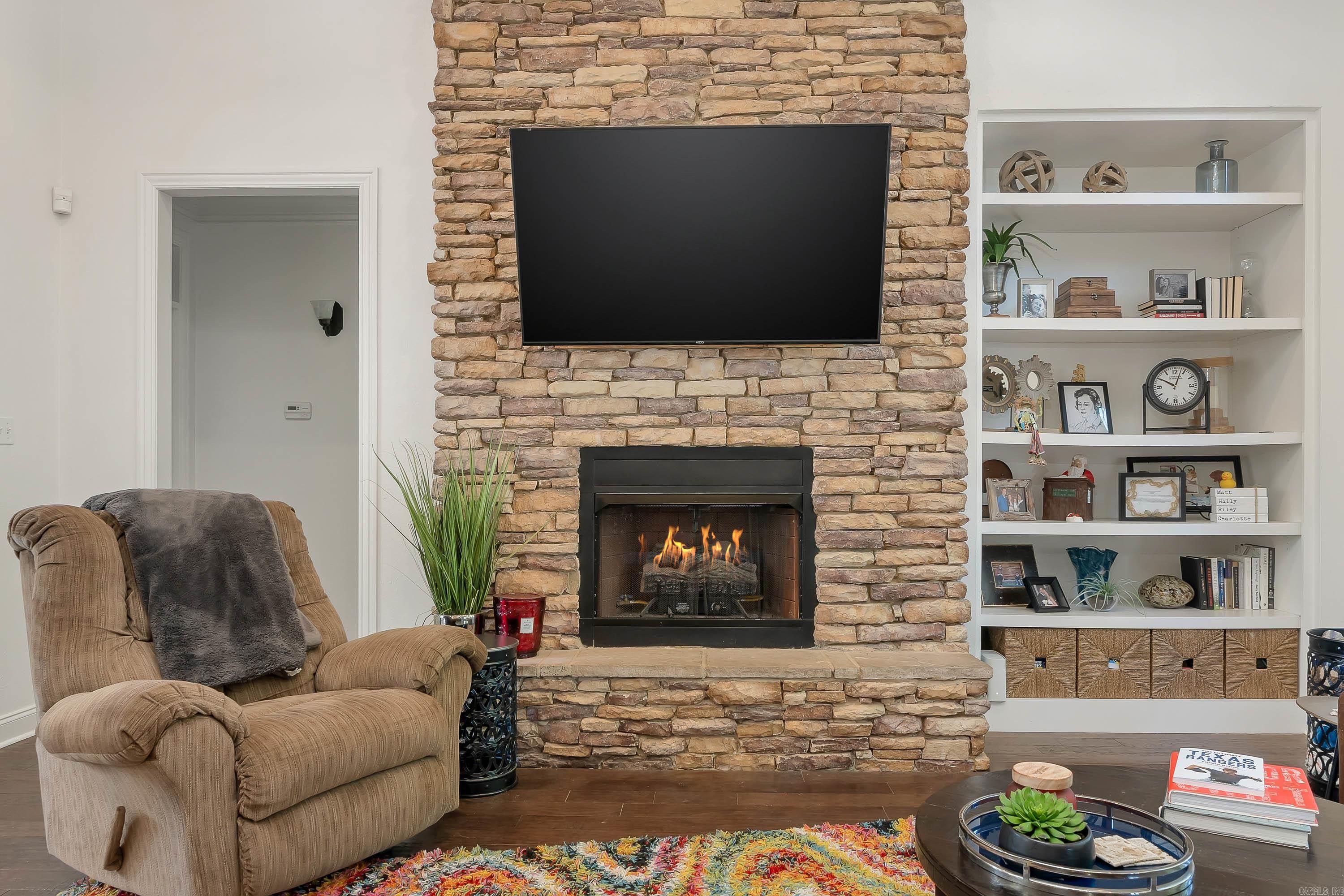 JAMESTOWN MANOR - Residential