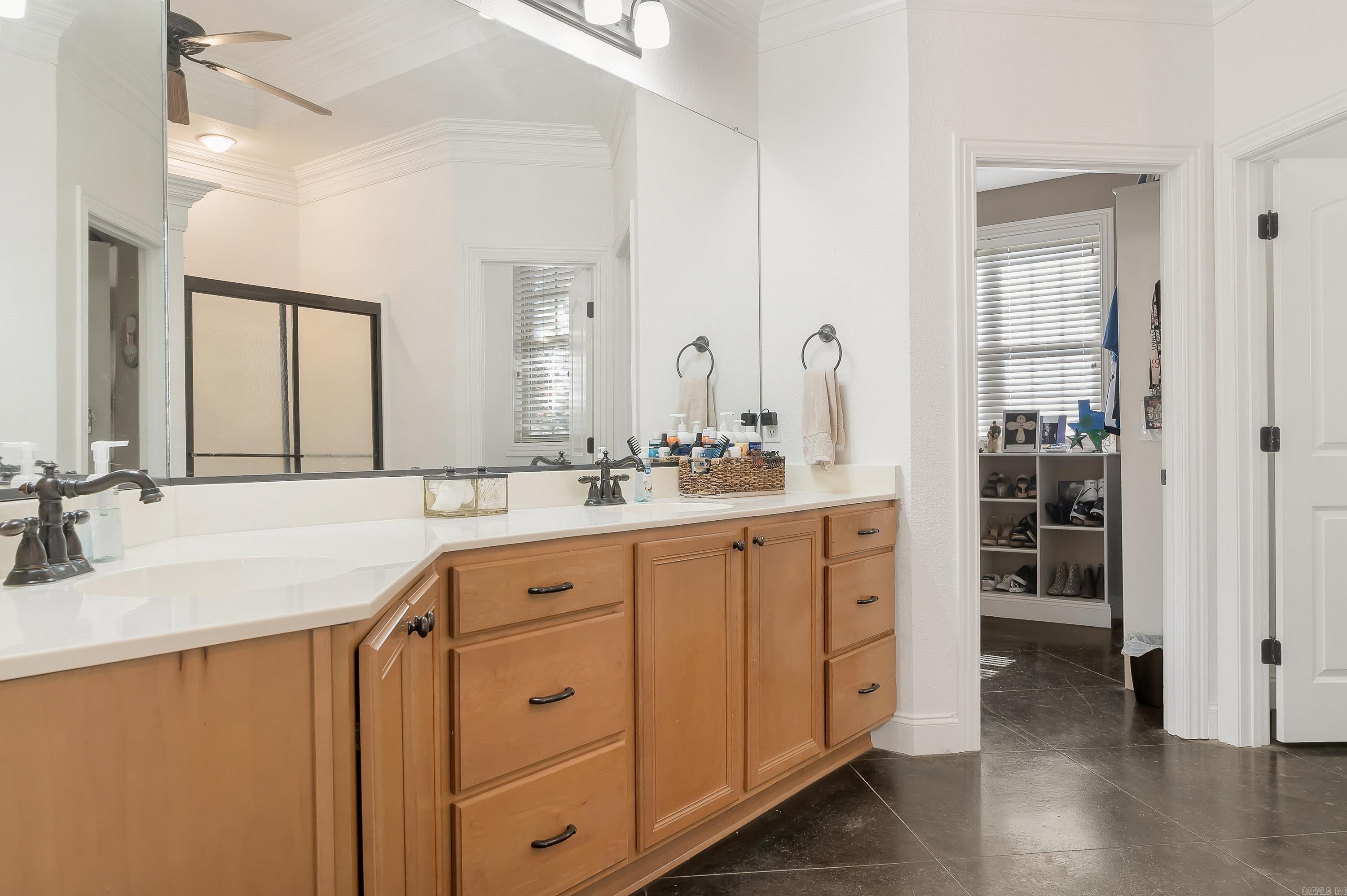 JAMESTOWN MANOR - Residential