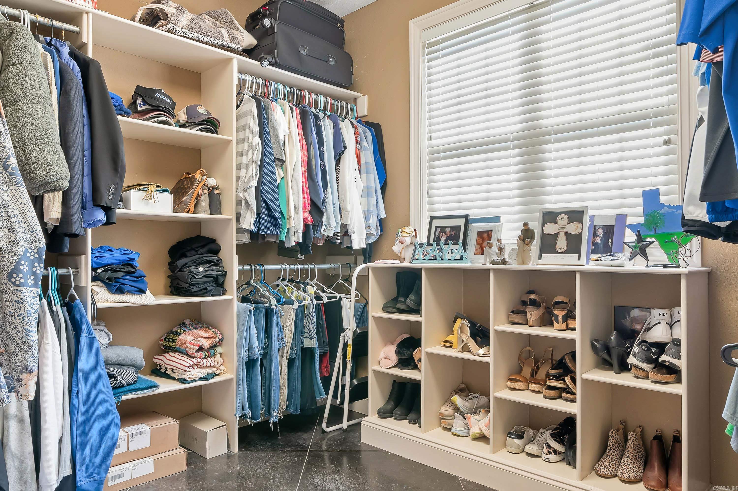 JAMESTOWN MANOR - Residential