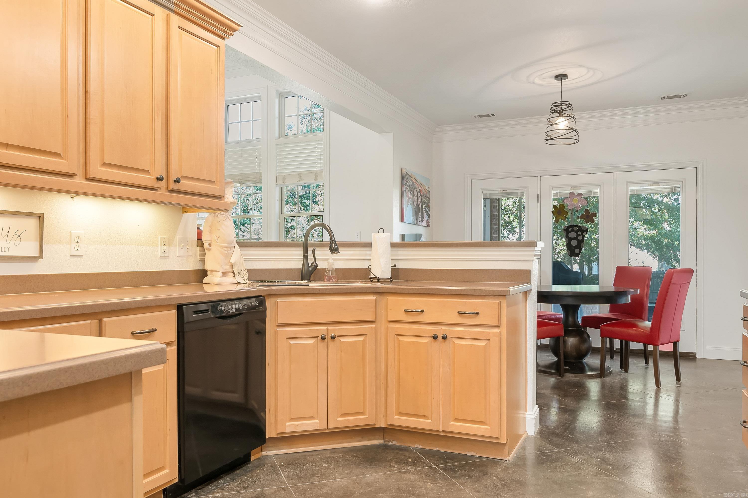 JAMESTOWN MANOR - Residential