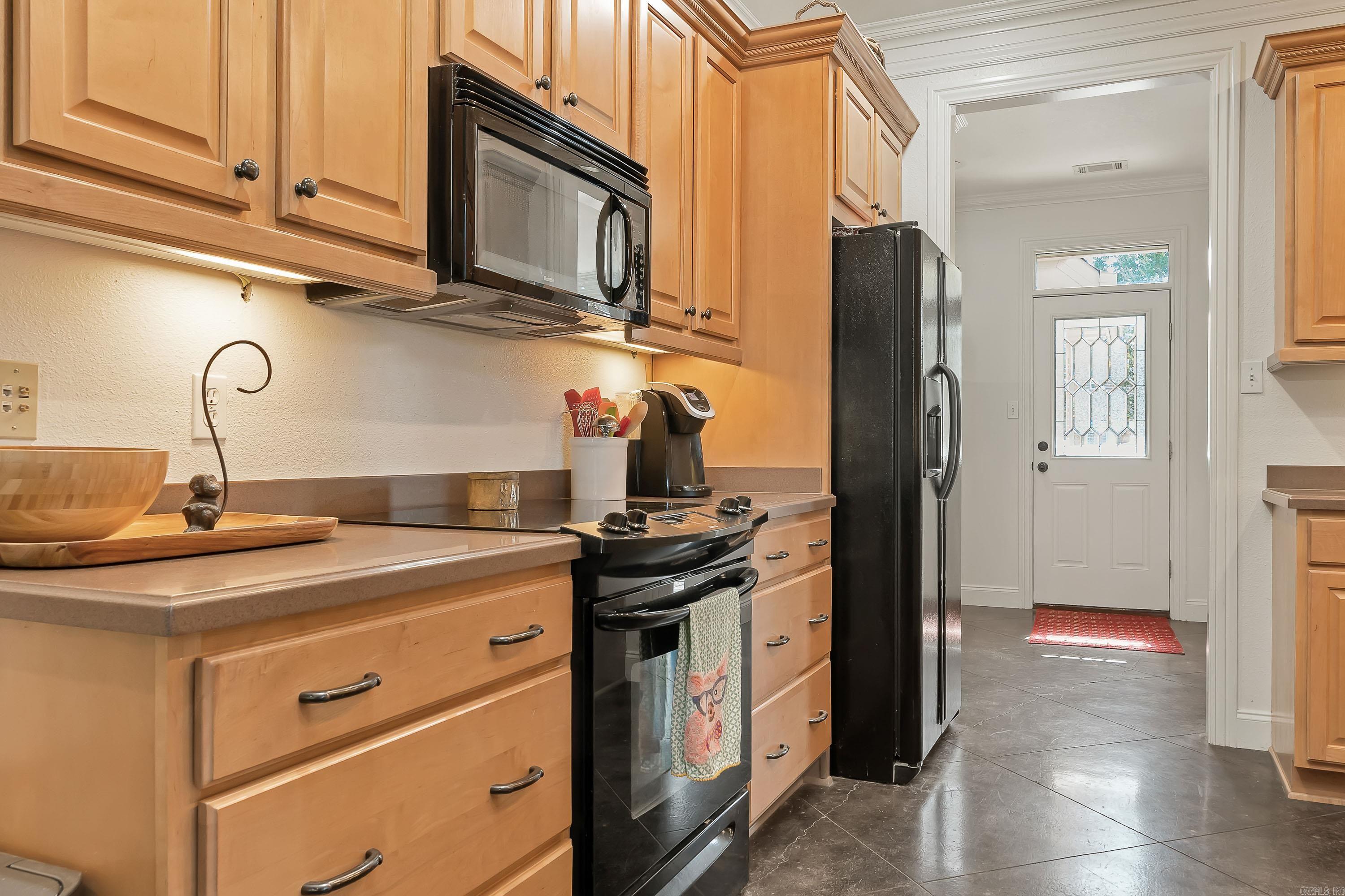 JAMESTOWN MANOR - Residential