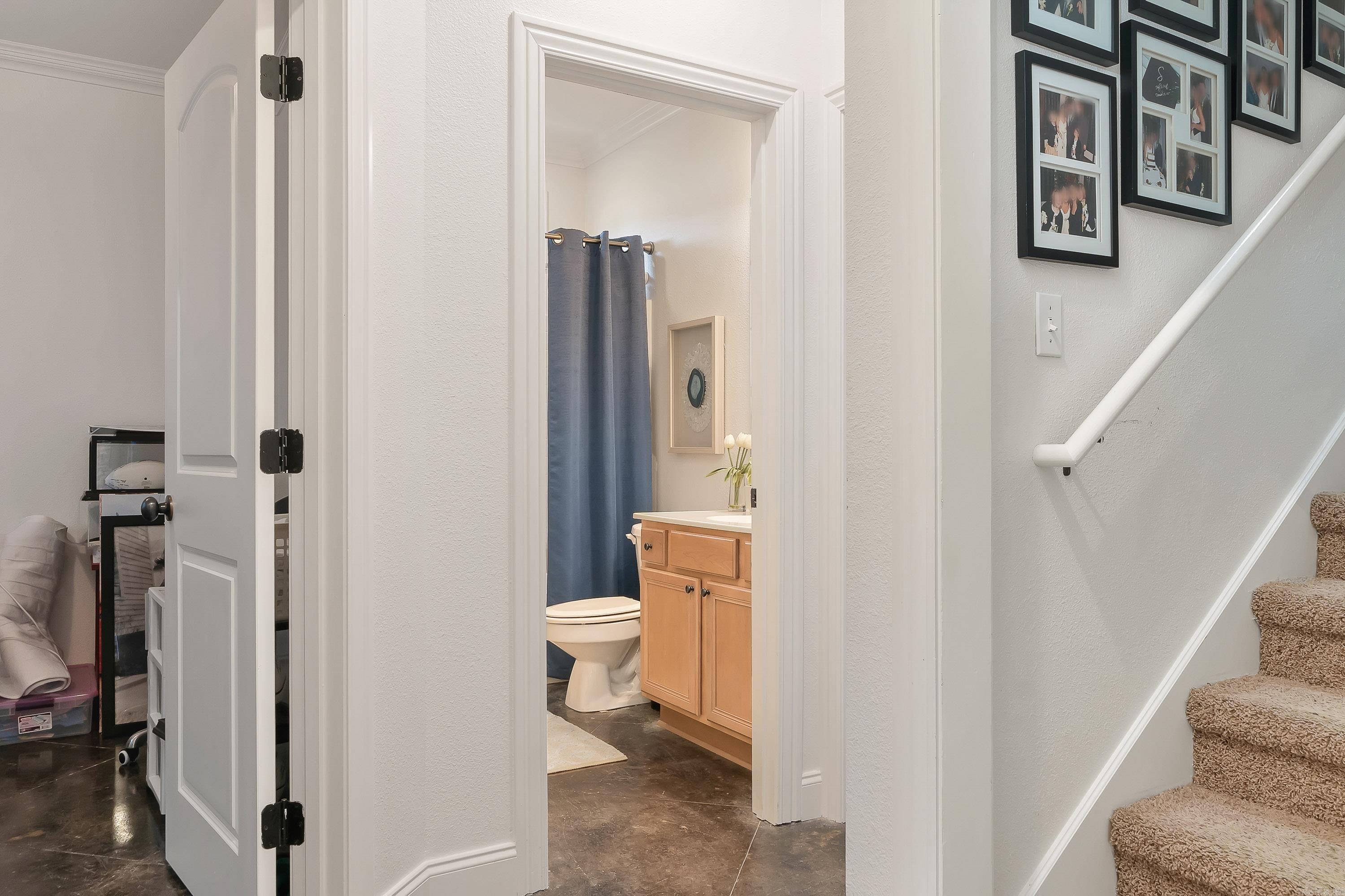 JAMESTOWN MANOR - Residential