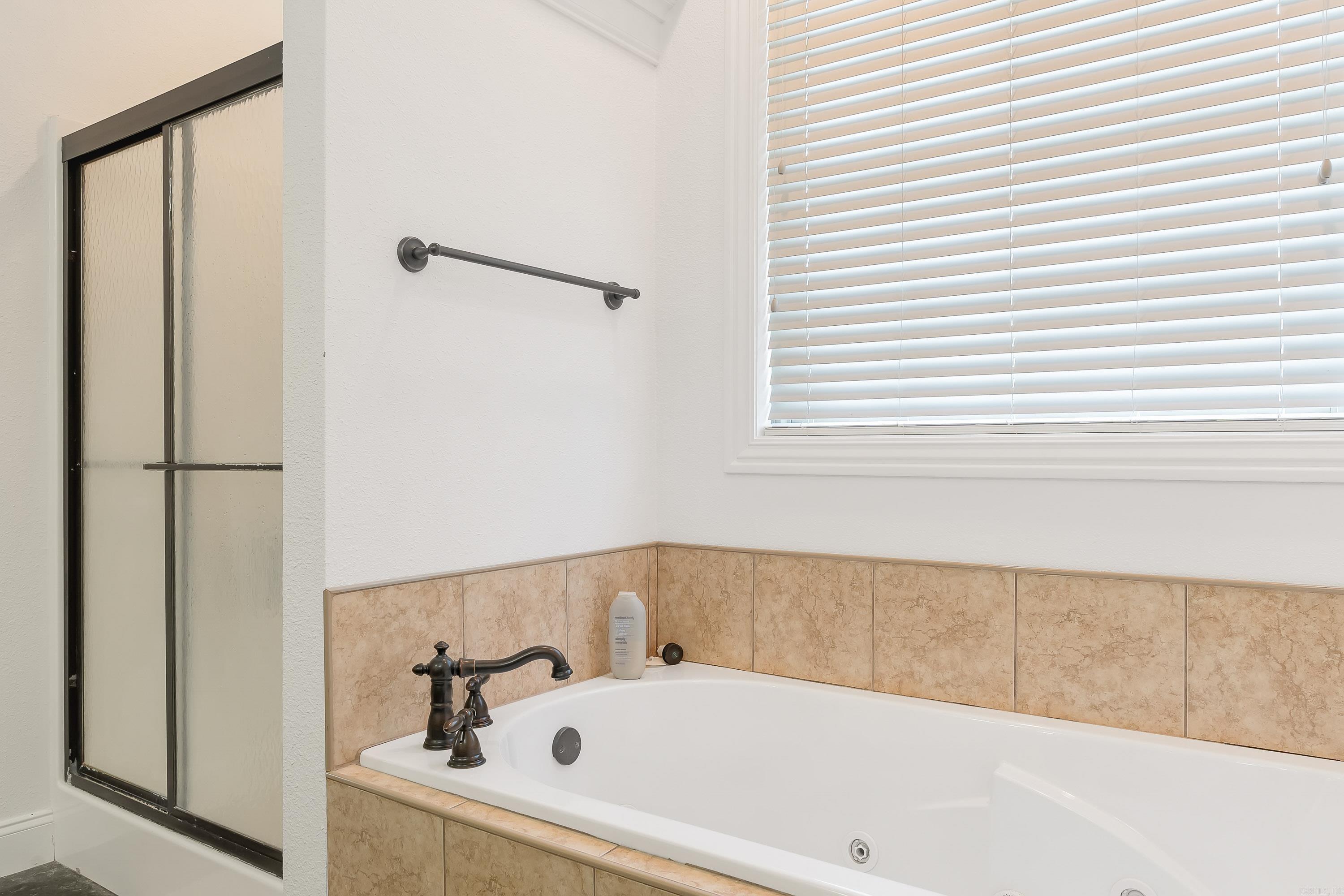 JAMESTOWN MANOR - Residential