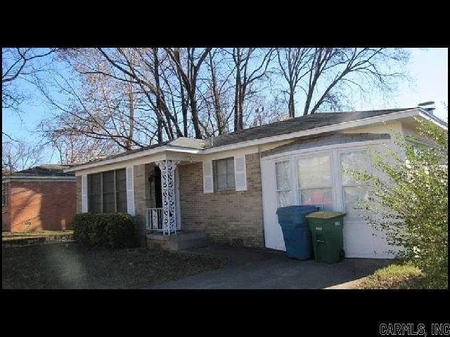 *LITTLE ROCK* CUTE HOME IN THE OAK FOREST GARDENS SUBDIVISION!! This Three Bedroom Two Bathroom Home Features Over 1,400 Square Feet! Kitchen Includes Stove, Refrigerator, And Garbage Disposal! Washer And Dryer Provided! Fenced In Backyard! Pad For Parking! PET FRIENDLY!! AVAILABLE EARLY TO MID AUGUST 2025!!!