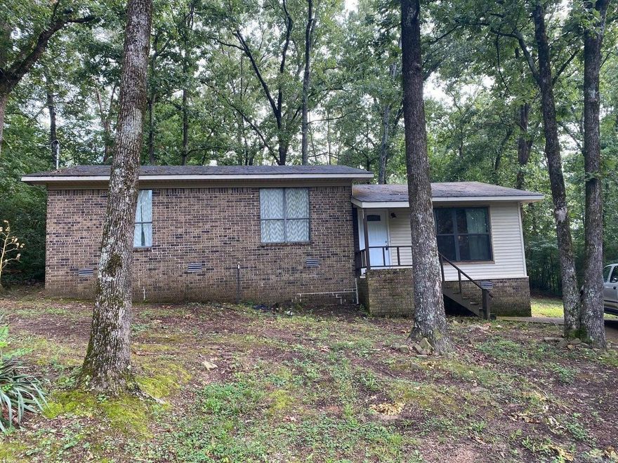 Nestled in trees on a cul-de-sac in Batesville is a wonderful 3 Bedroom, 1.5 Bath home. Remodeled in 2019, this is a great starter home or investment property for anyone looking to get involved in investment property. Call today and schedule your appointment.