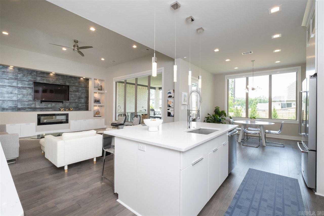 CHENAL VALLEY "ENSBURY PLACE" - Residential