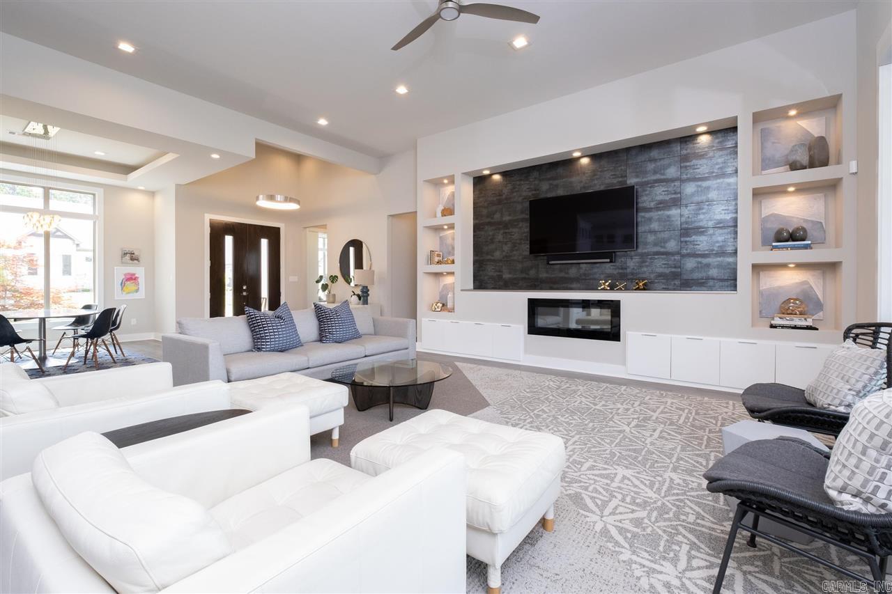 CHENAL VALLEY "ENSBURY PLACE" - Residential