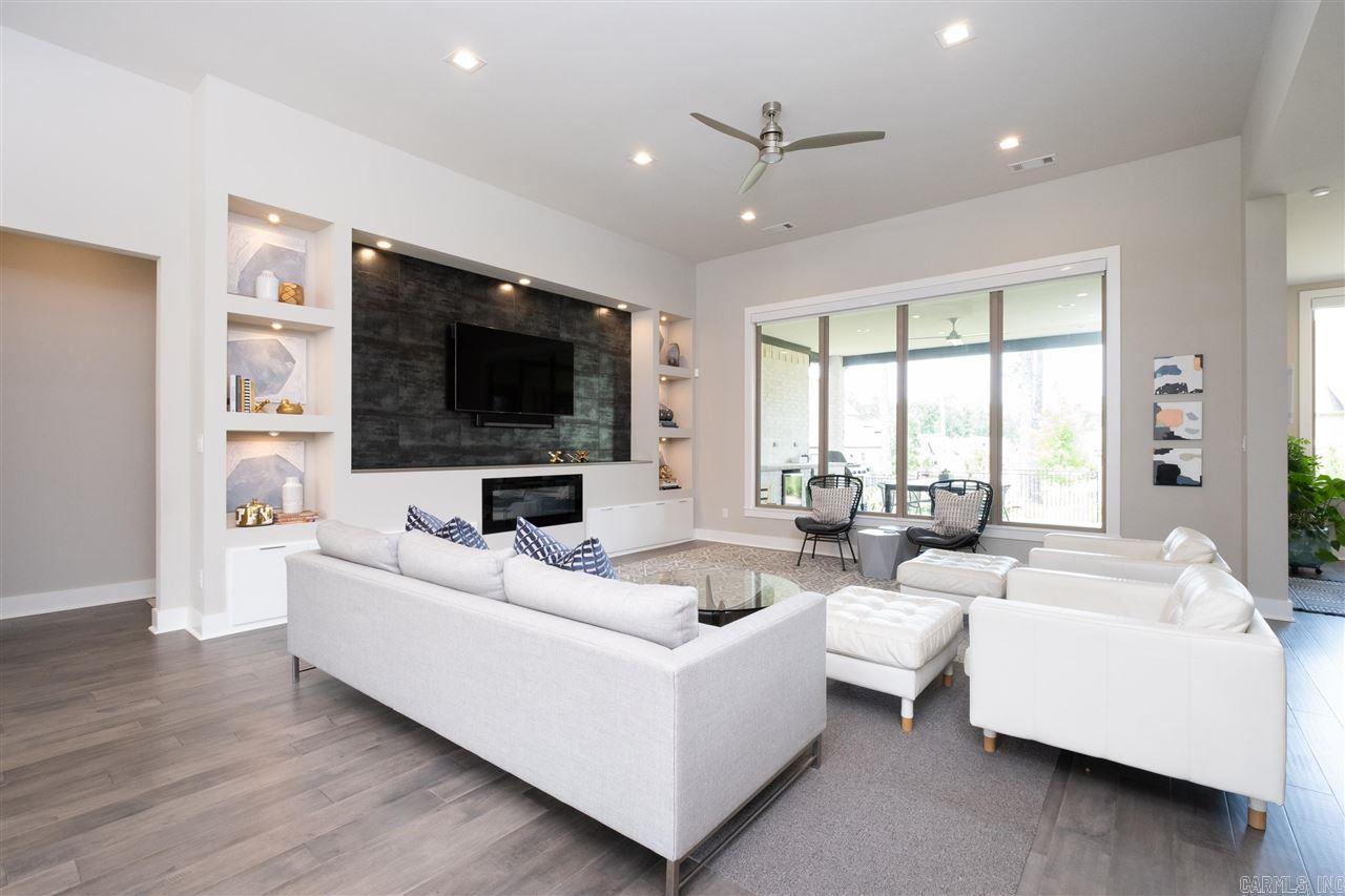 CHENAL VALLEY "ENSBURY PLACE" - Residential