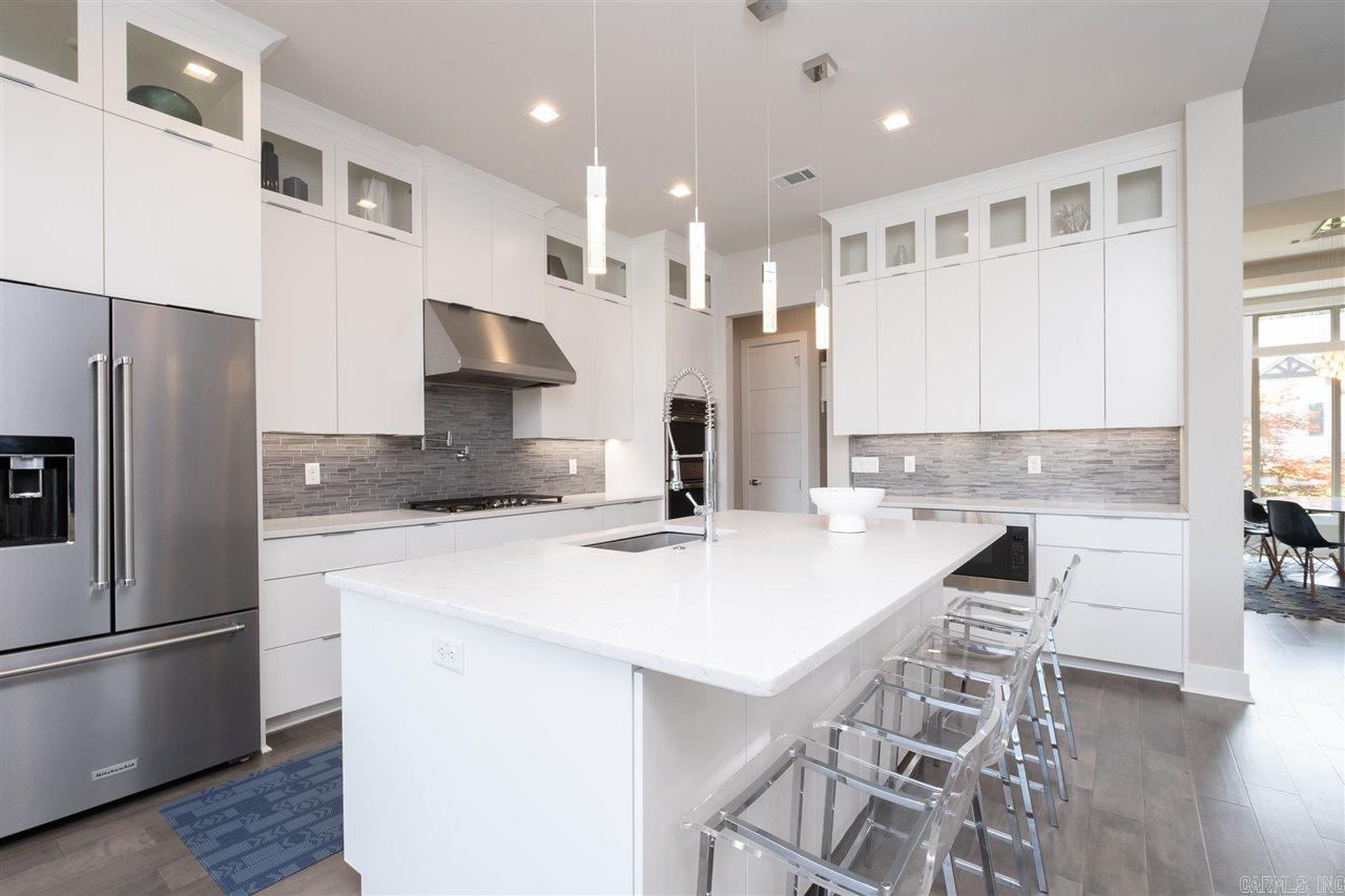 CHENAL VALLEY "ENSBURY PLACE" - Residential