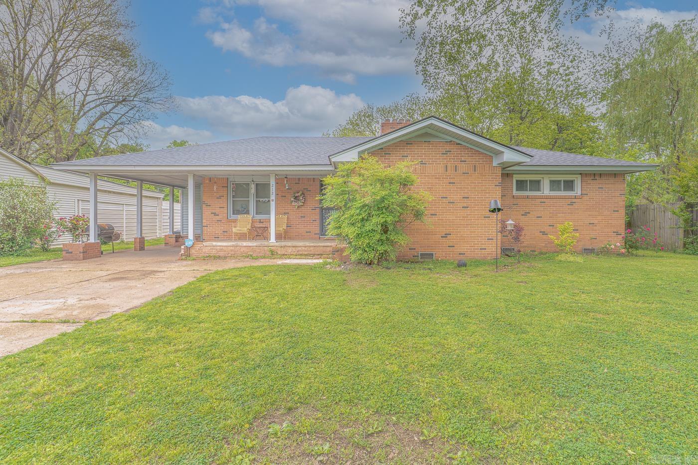 Welcome to Market 212 Wilkerson Dr. of Newport, AR!! This spacious home has 7 bedrooms and 2.5 bathrooms. Enjoy meals in the cozy eat-in kitchen, offering both functionality and charm. The oversized living room is filled with natural light, thanks to large windows that create a warm and inviting atmosphere. There is an attached carport on the front and backside of the house. Out back, you'll find a fenced-in area ā perfect for kids, pets, or outdoor gatherings. With room to grow inside and out, this property offers comfort, flexibility, and potential in every corner. Whether you're looking to settle in or expand your real estate portfolio, this property is full of potential. Call today to schedule your tour!!