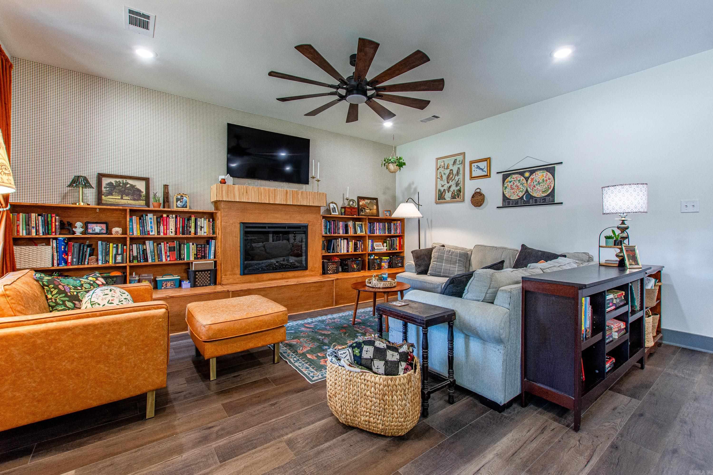 NORTHSHORE GARDENS - Residential