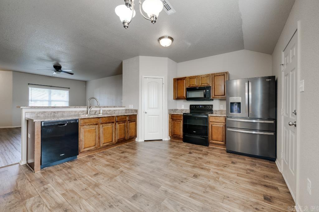 WOODLANDS EDGE - Residential