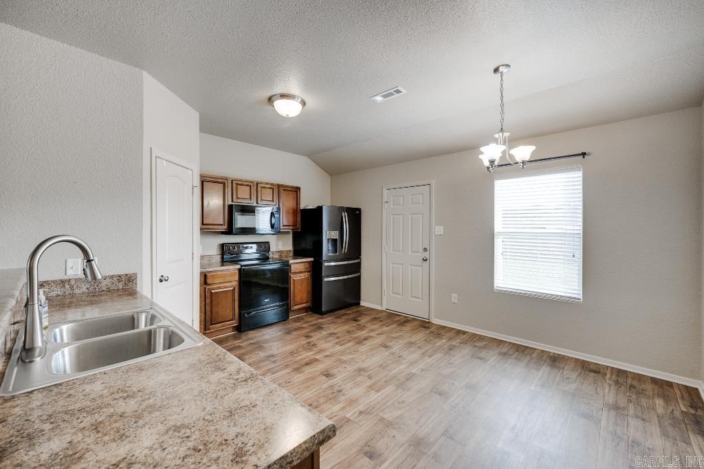 WOODLANDS EDGE - Residential