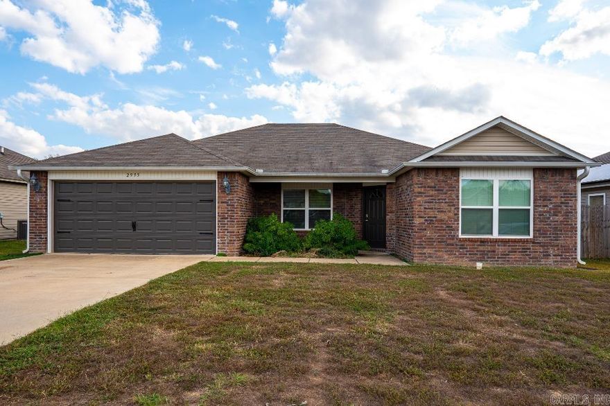 FANTASTIC 4 BED 2 BATH HOME. THIS HOME FEATURES FRESH PAINT, NEW CARPET, NEW APPLIANCES, BACK DECK, FENCED IN BACK YARD, LARGE MASTER CLOSET, AND MUCH MORE. SUPER CLEAN AND MOVE IN READY