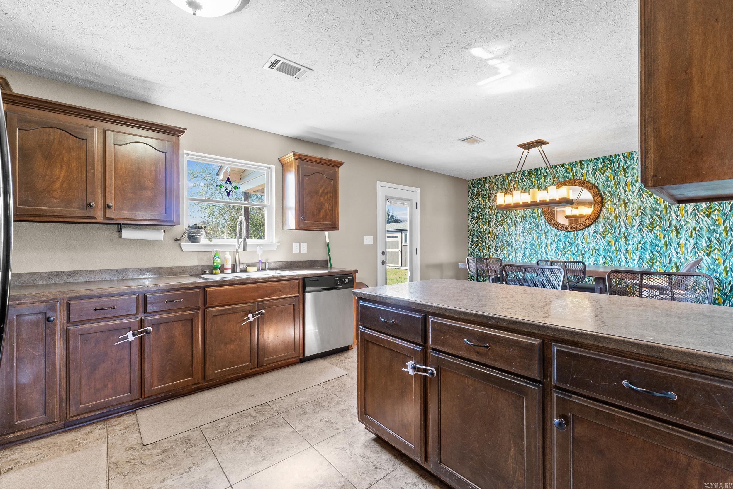 DOVE CREEK - Residential