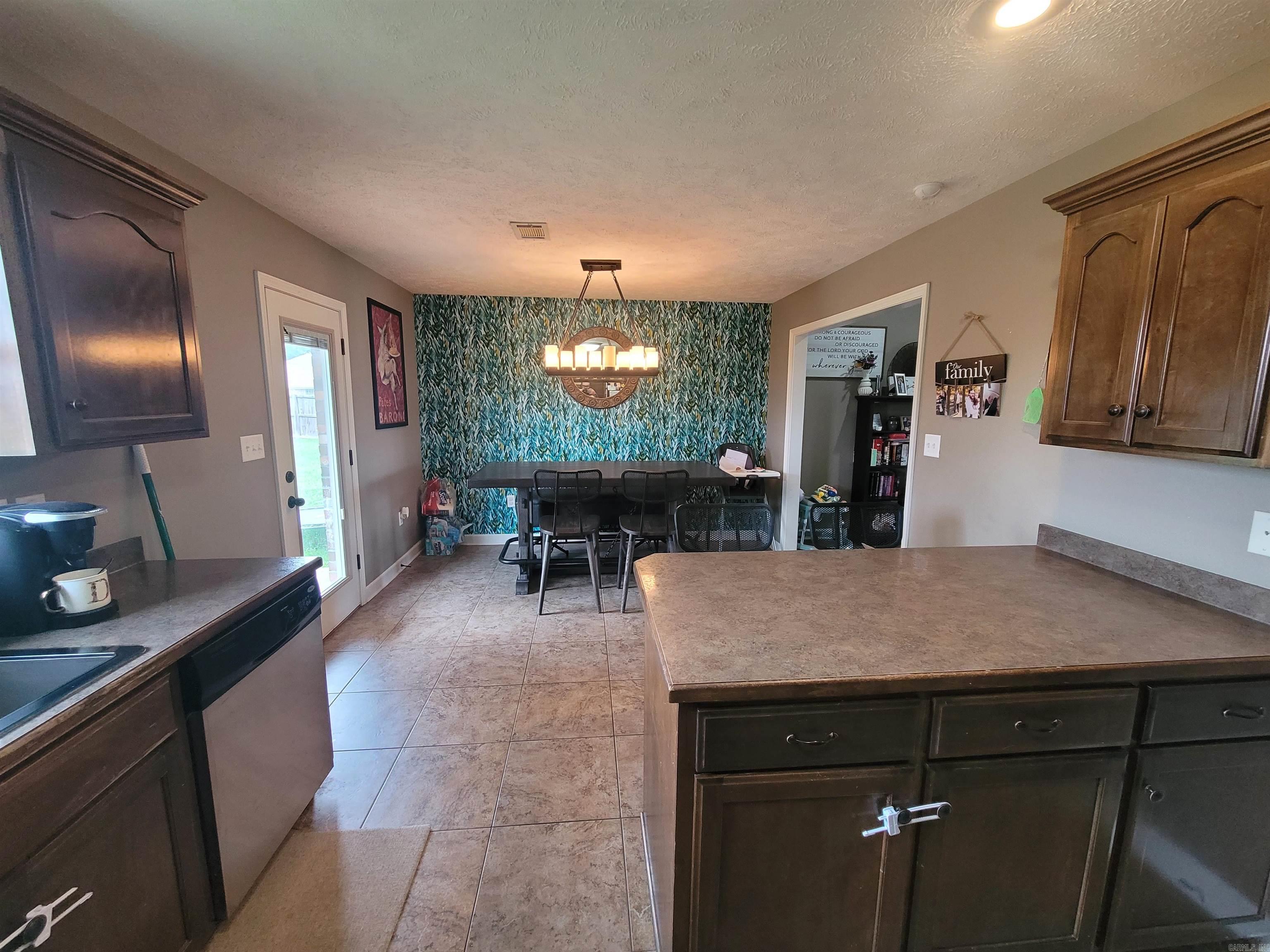 DOVE CREEK - Residential