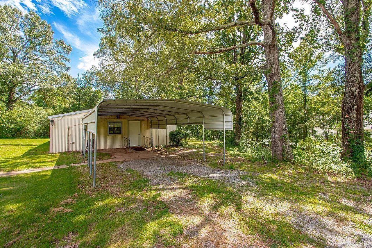 For Rent – Mother-in-Law Quarters | Cabot, AR Spacious 1,500 sq. ft. 2 bedrooms, 2 full bathrooms private quarters with large open living space situated behind the main home in a quiet, reserved setting. This property offers the feel of a separate residence while still being part of a well-maintained estate. Ideal for tenants looking for a peaceful living arrangement with plenty of space and comfort. $50 monthly water charge Property is not furnished ?? Rent: $950 + $50 water ?? Location: Cabot, Arkansas
