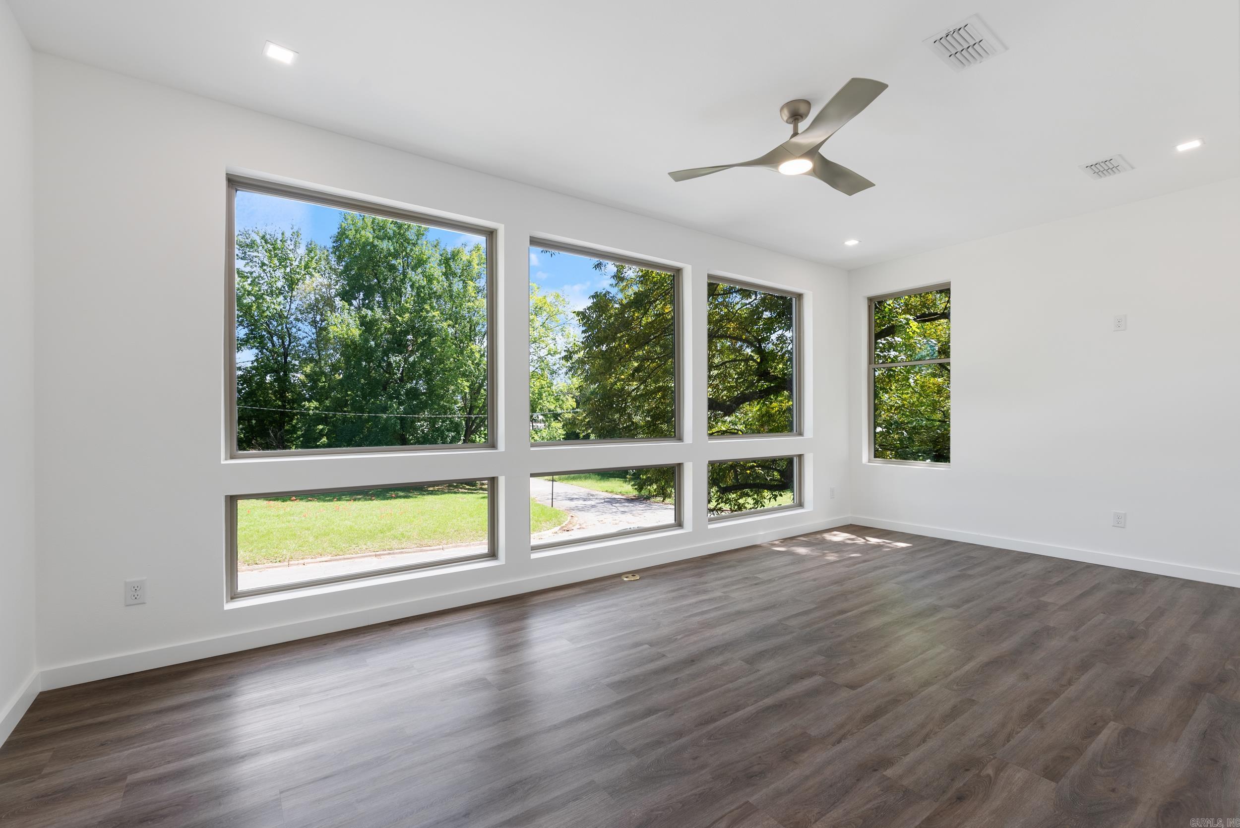 OAK GLENN - Residential