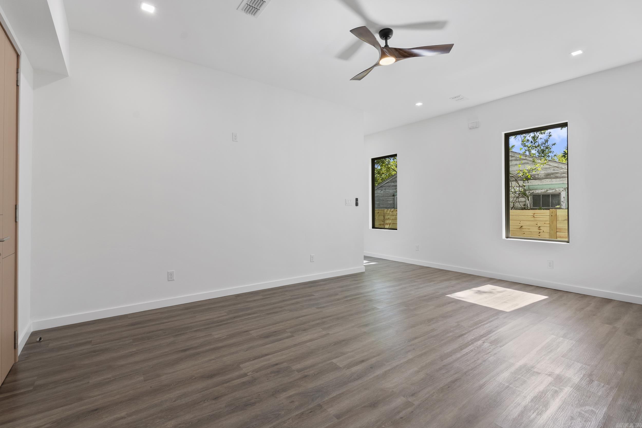 OAK GLENN - Residential