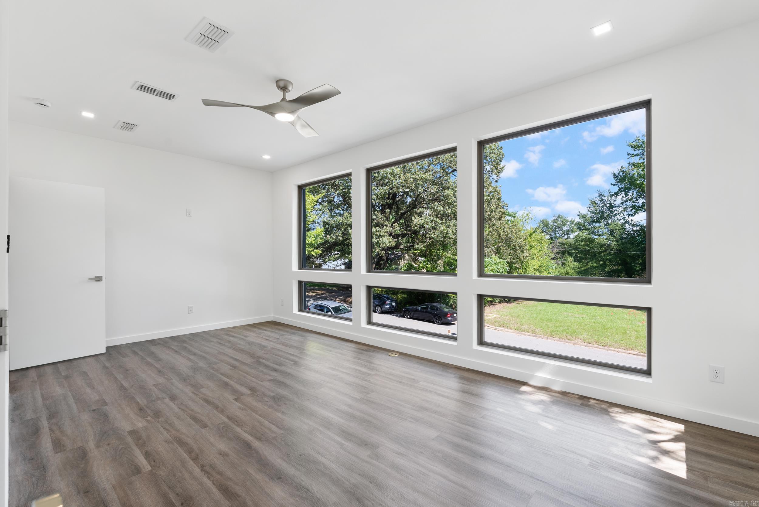 OAK GLENN - Residential