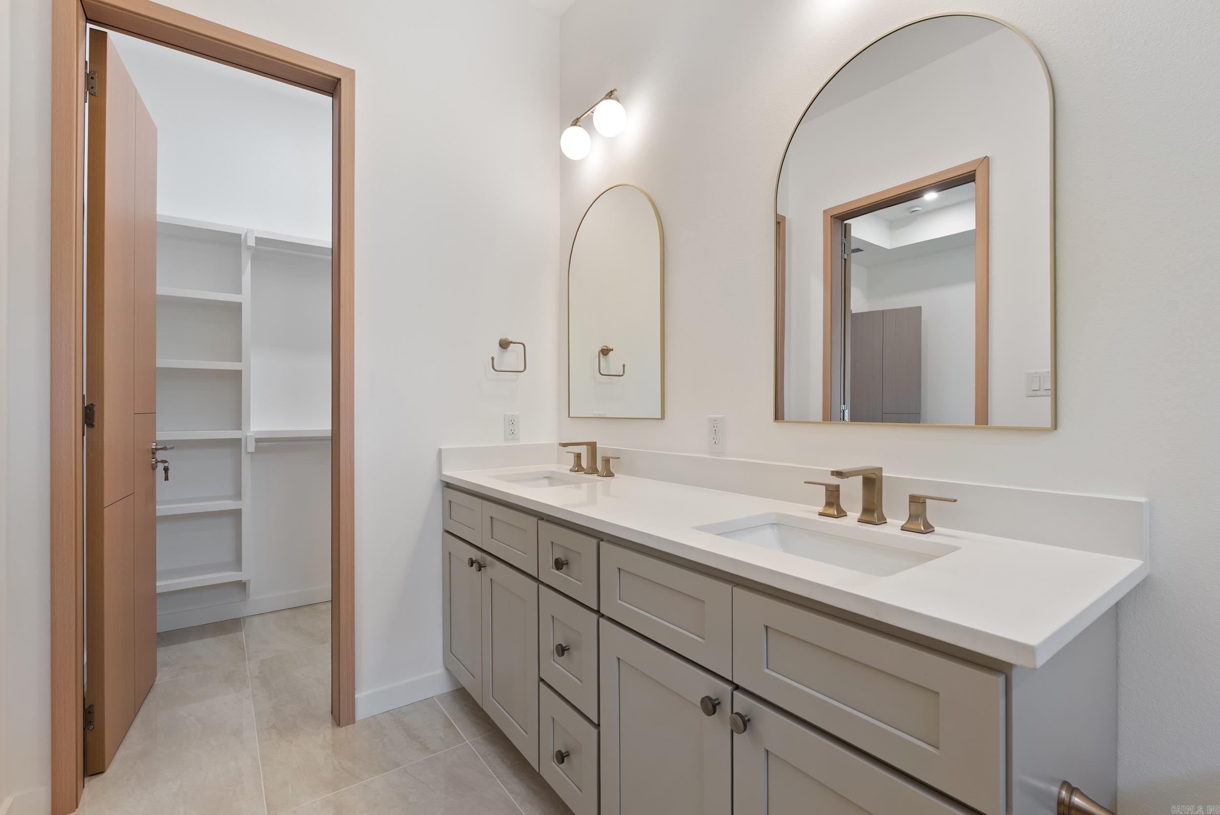 OAK GLENN - Residential