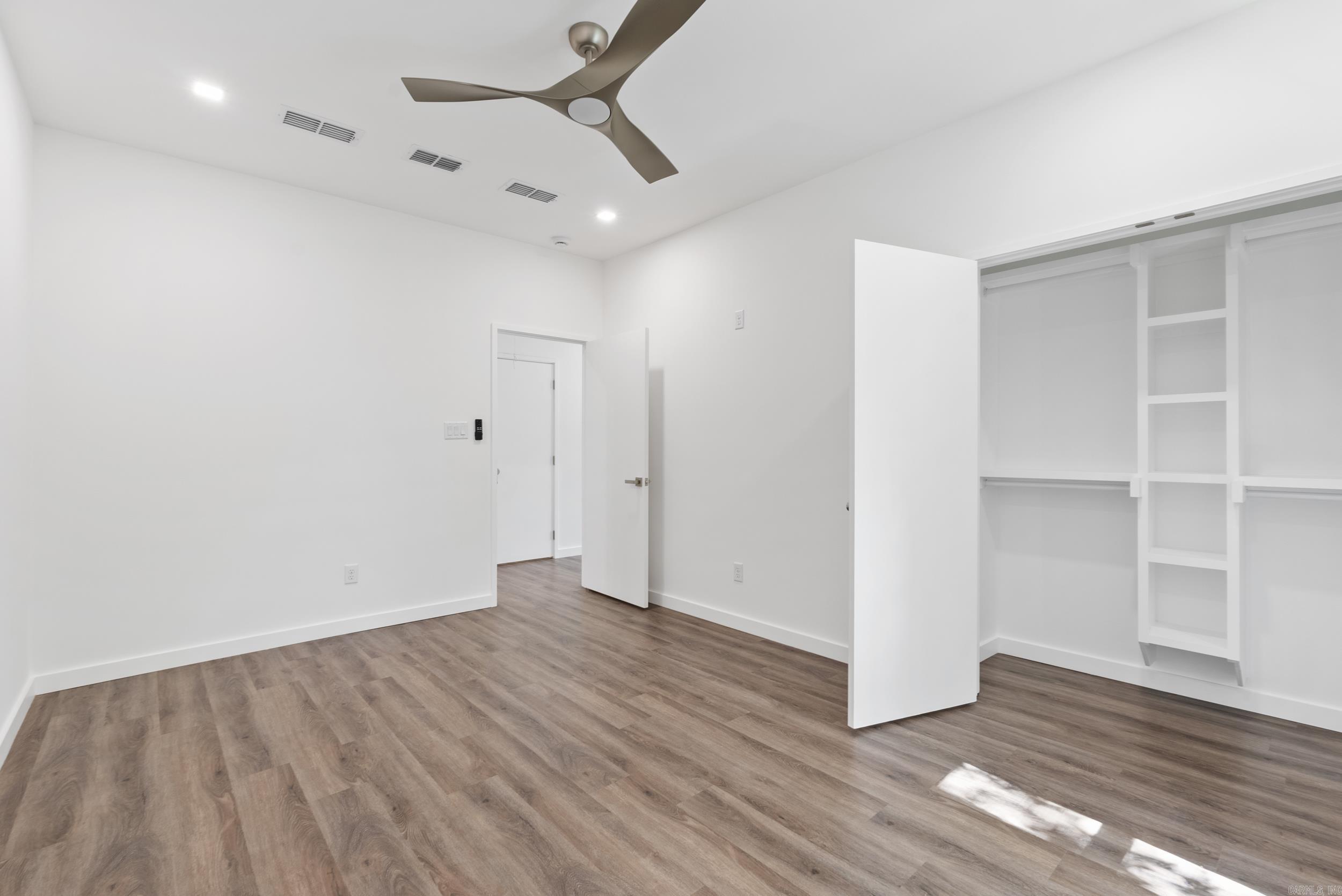 OAK GLENN - Residential