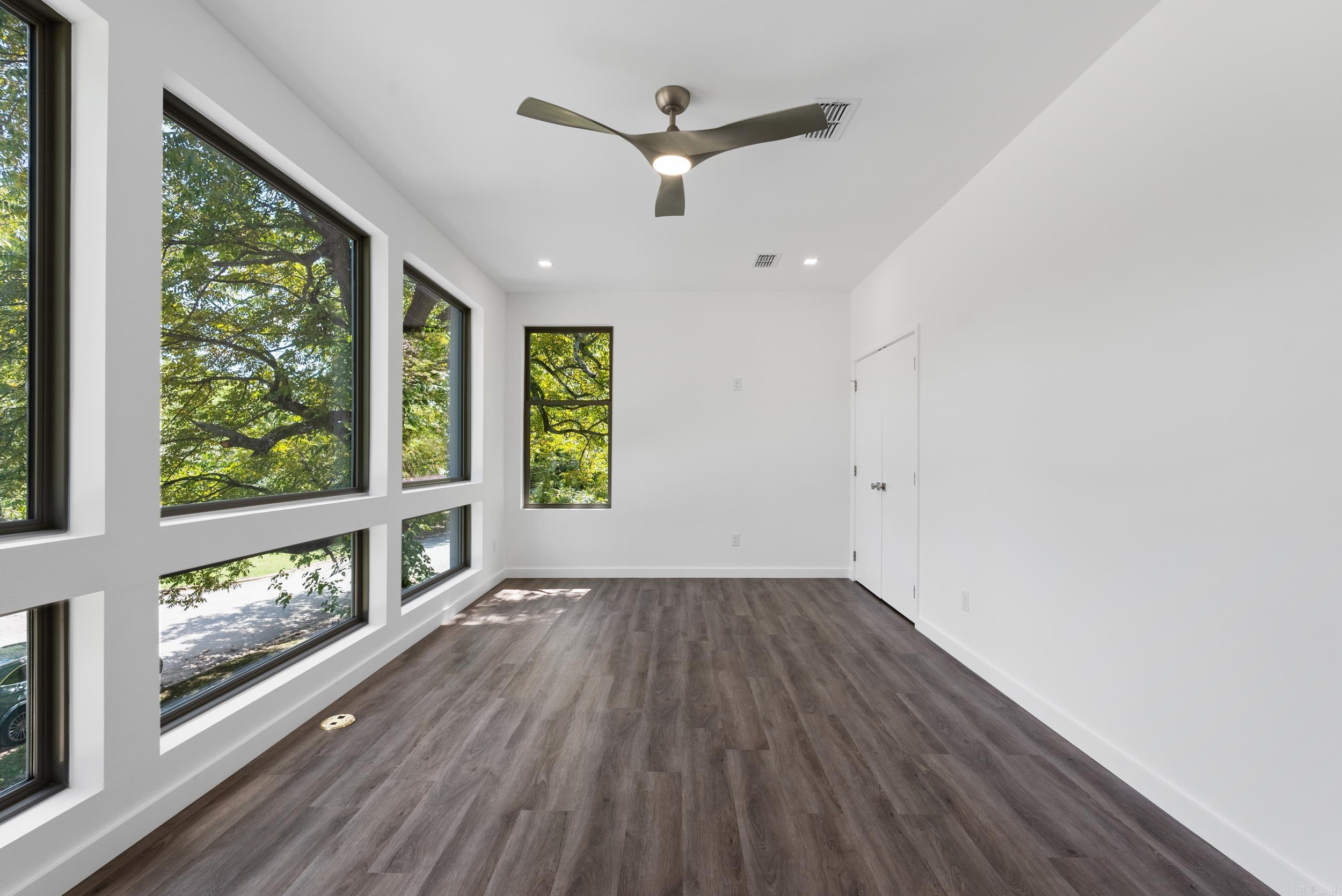 OAK GLENN - Residential